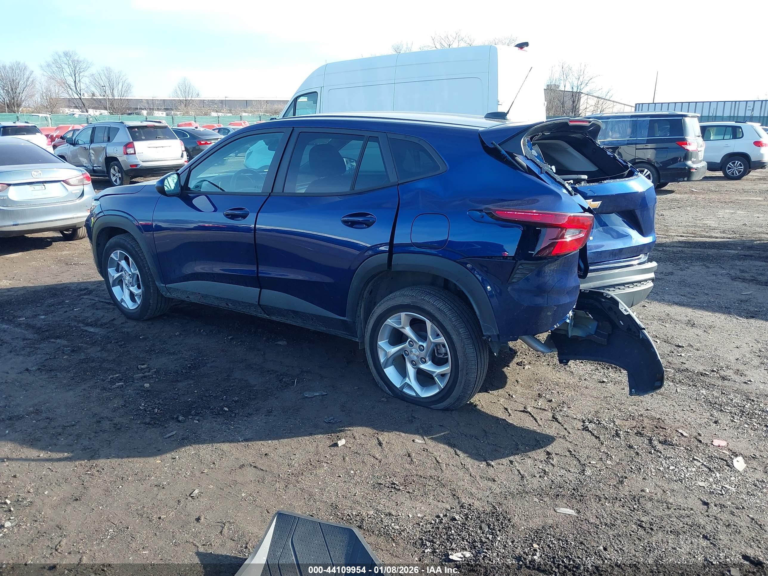 CHEVROLET TRAX image 3
