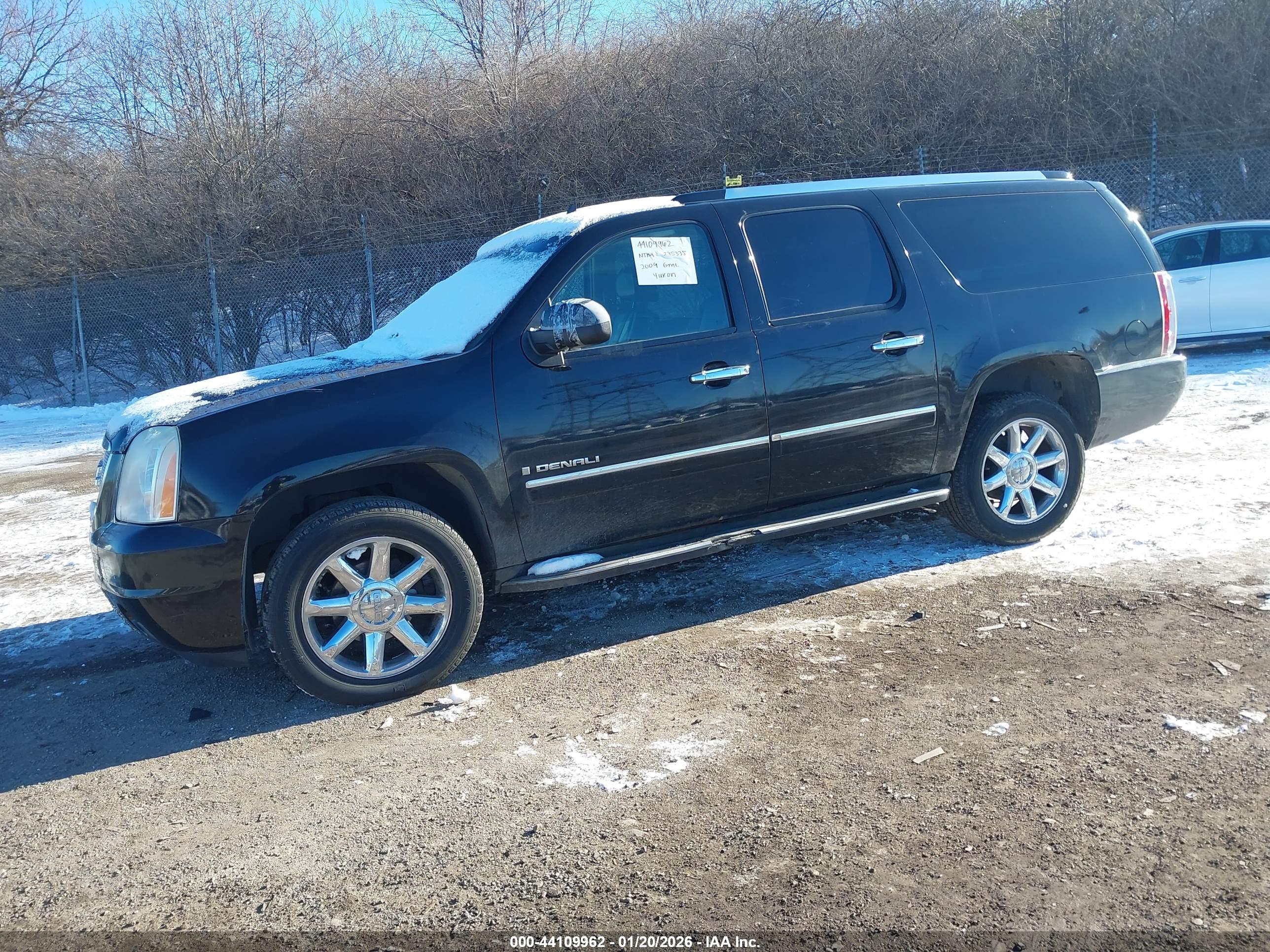 GMC YUKON image 2