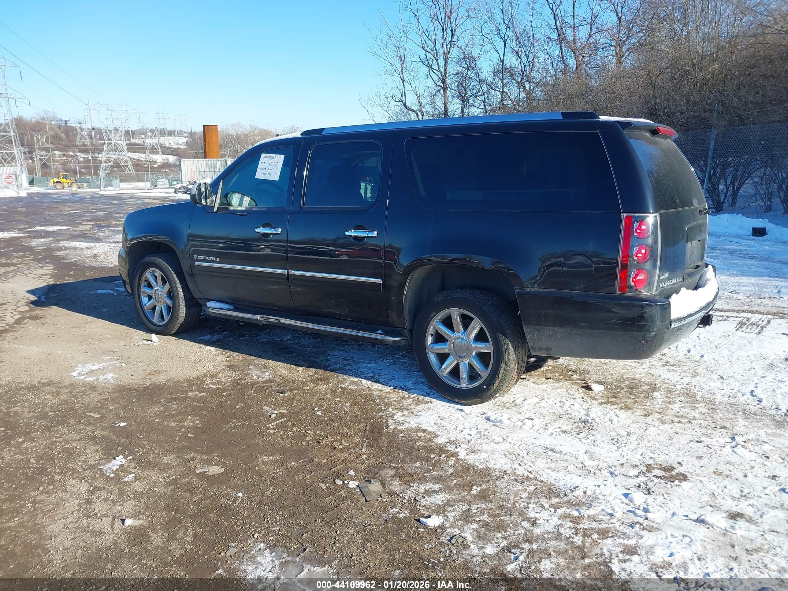GMC YUKON image 3