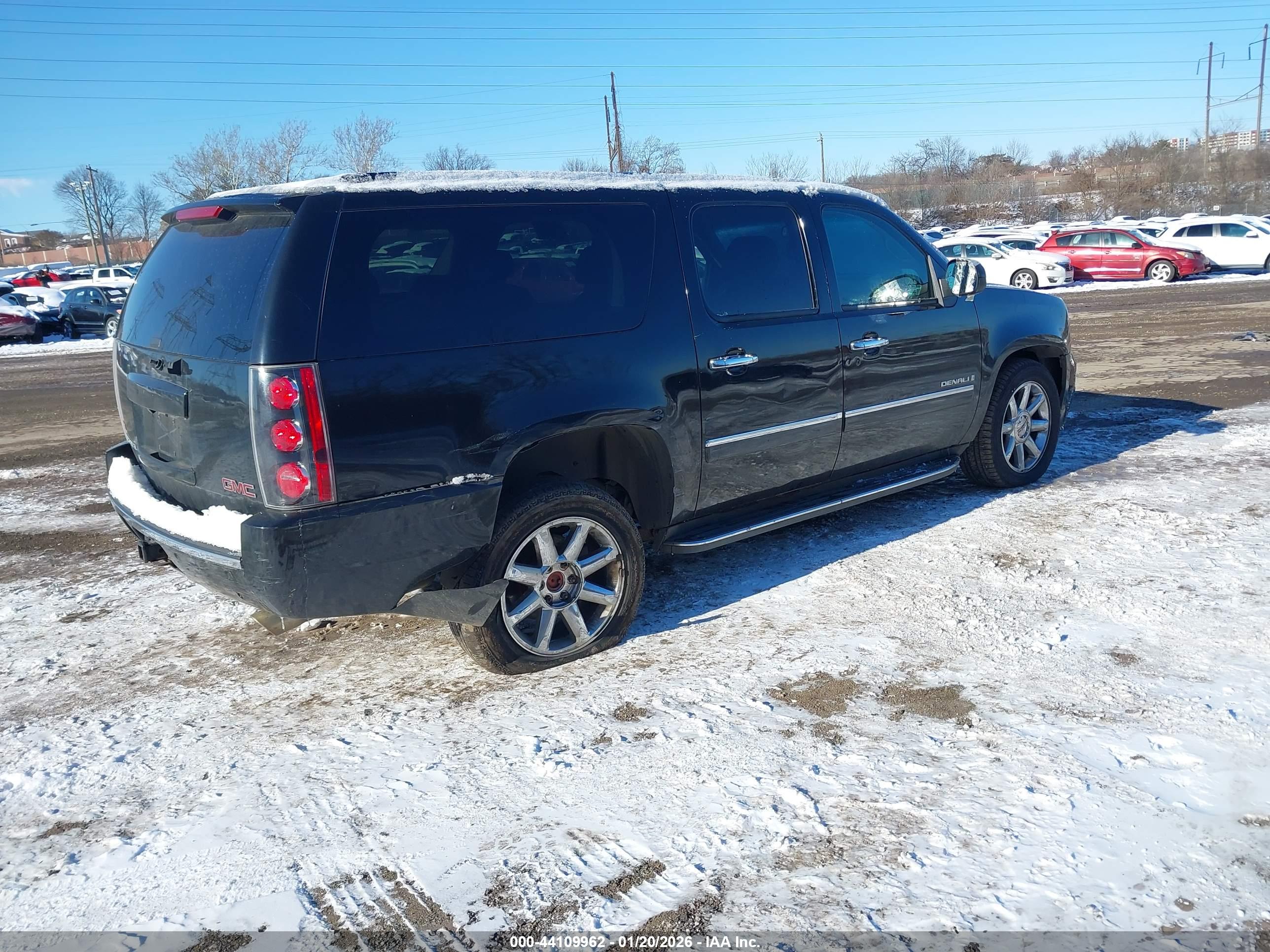 GMC YUKON image 4