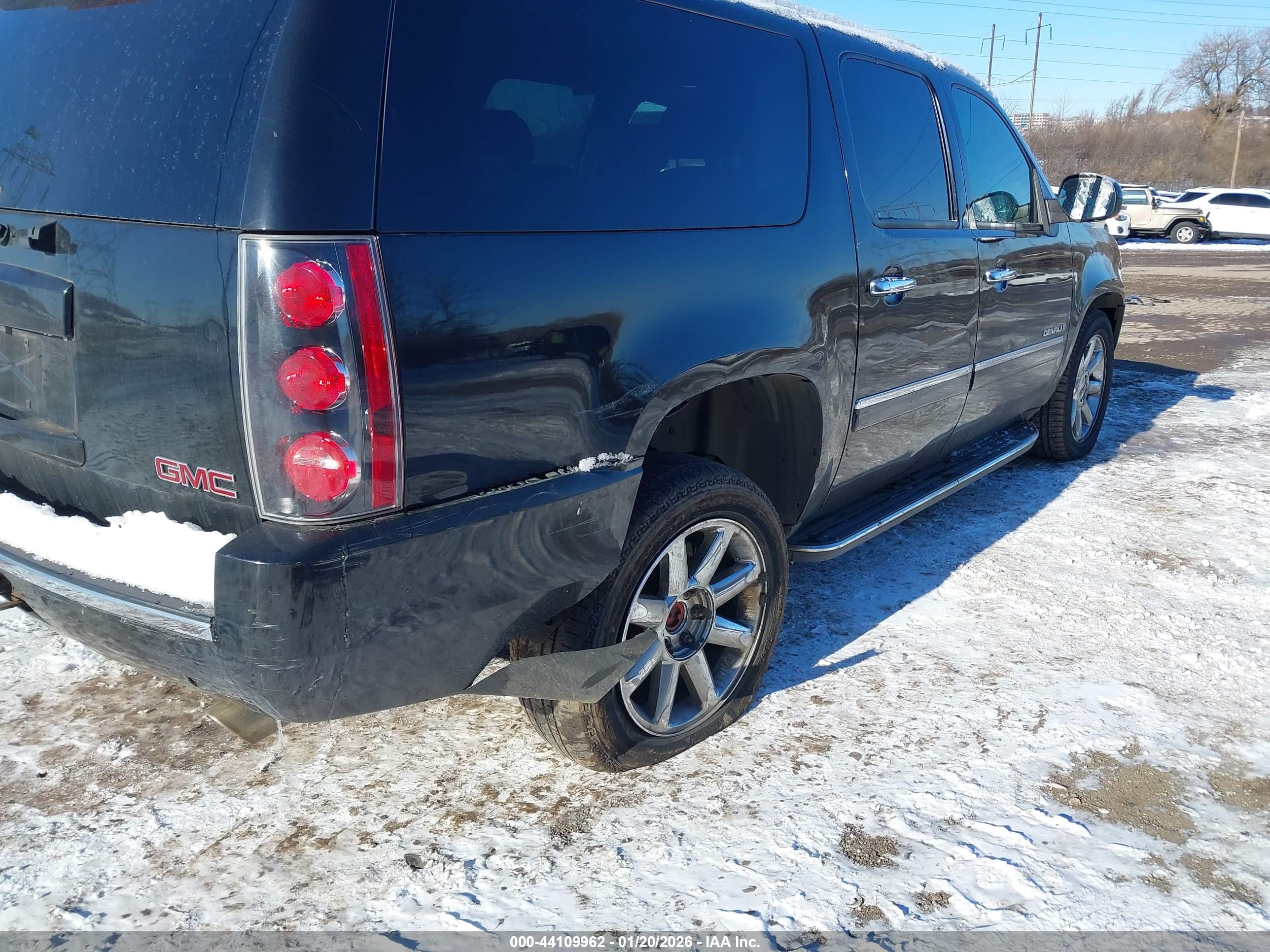 GMC YUKON image 6