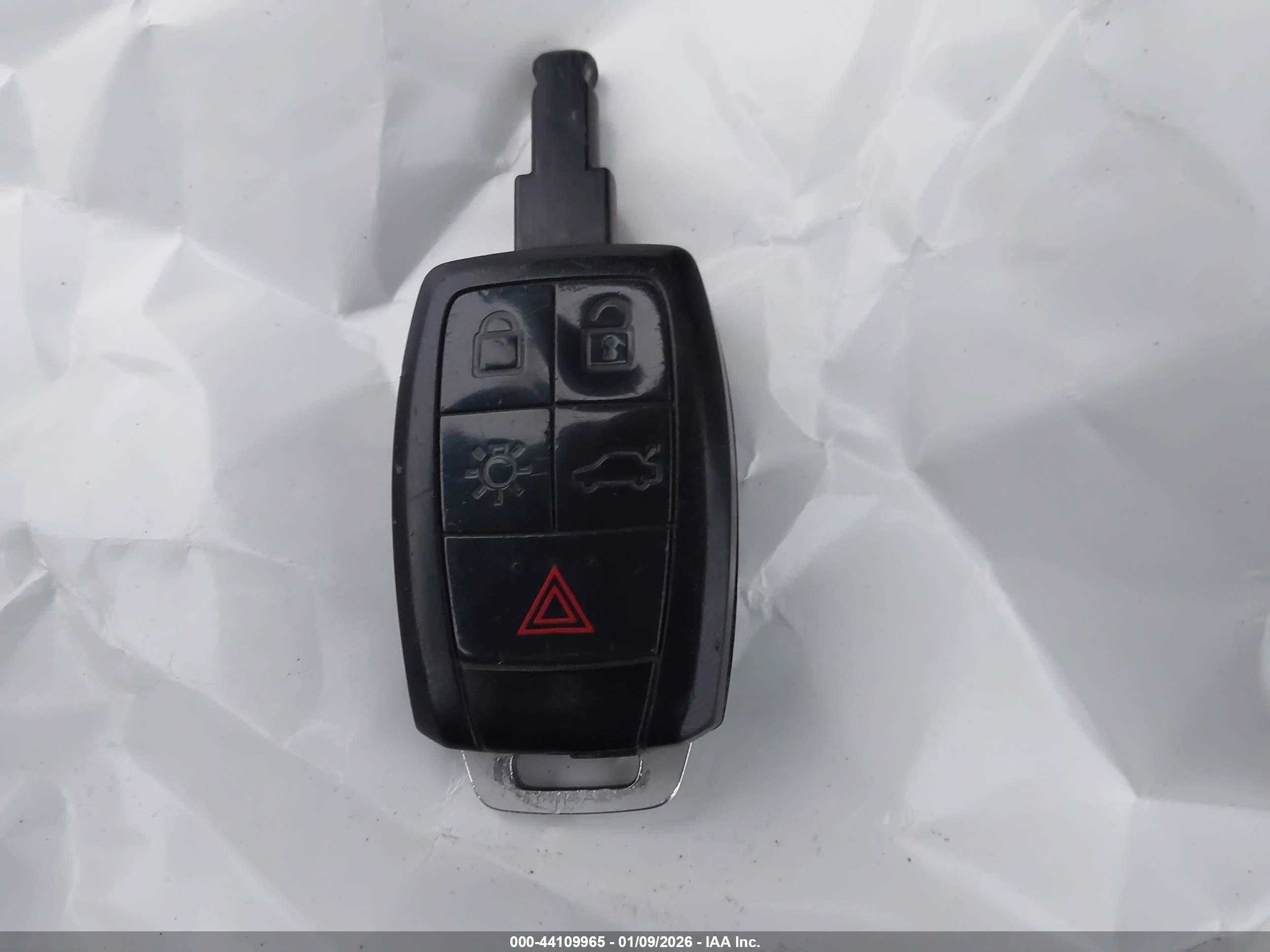 VOLVO C70 image 11