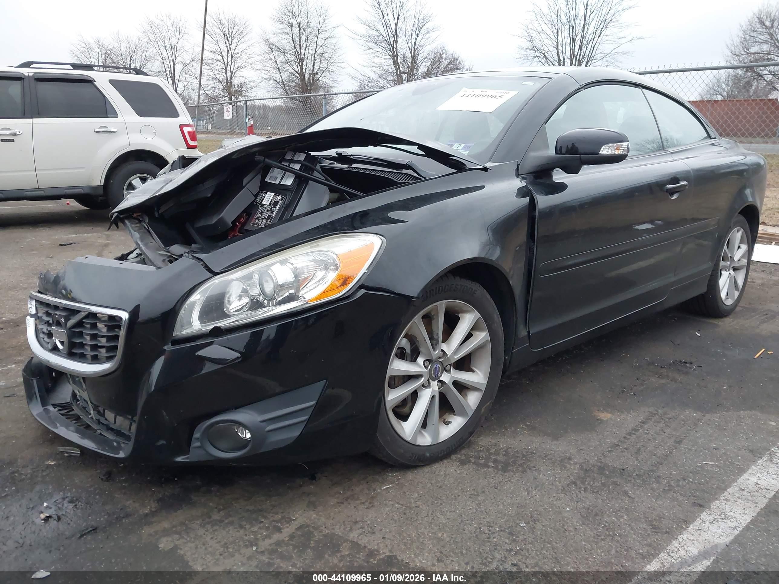 VOLVO C70 image 2