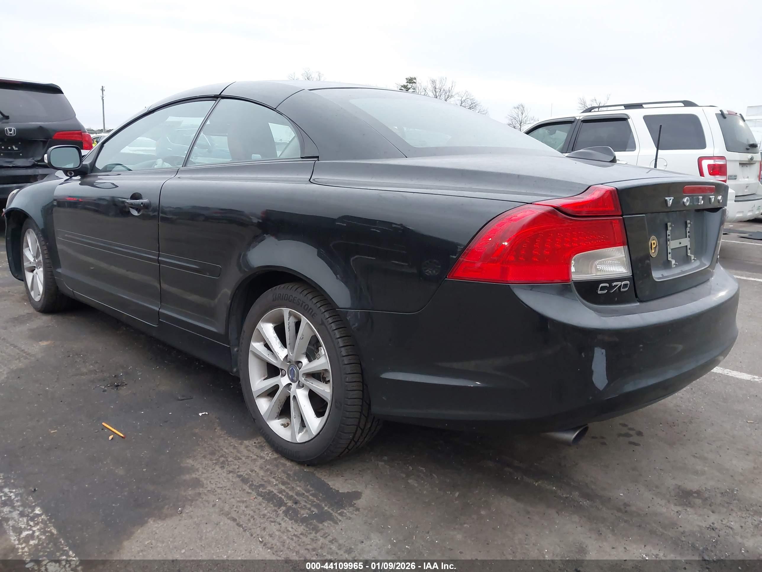 VOLVO C70 image 3