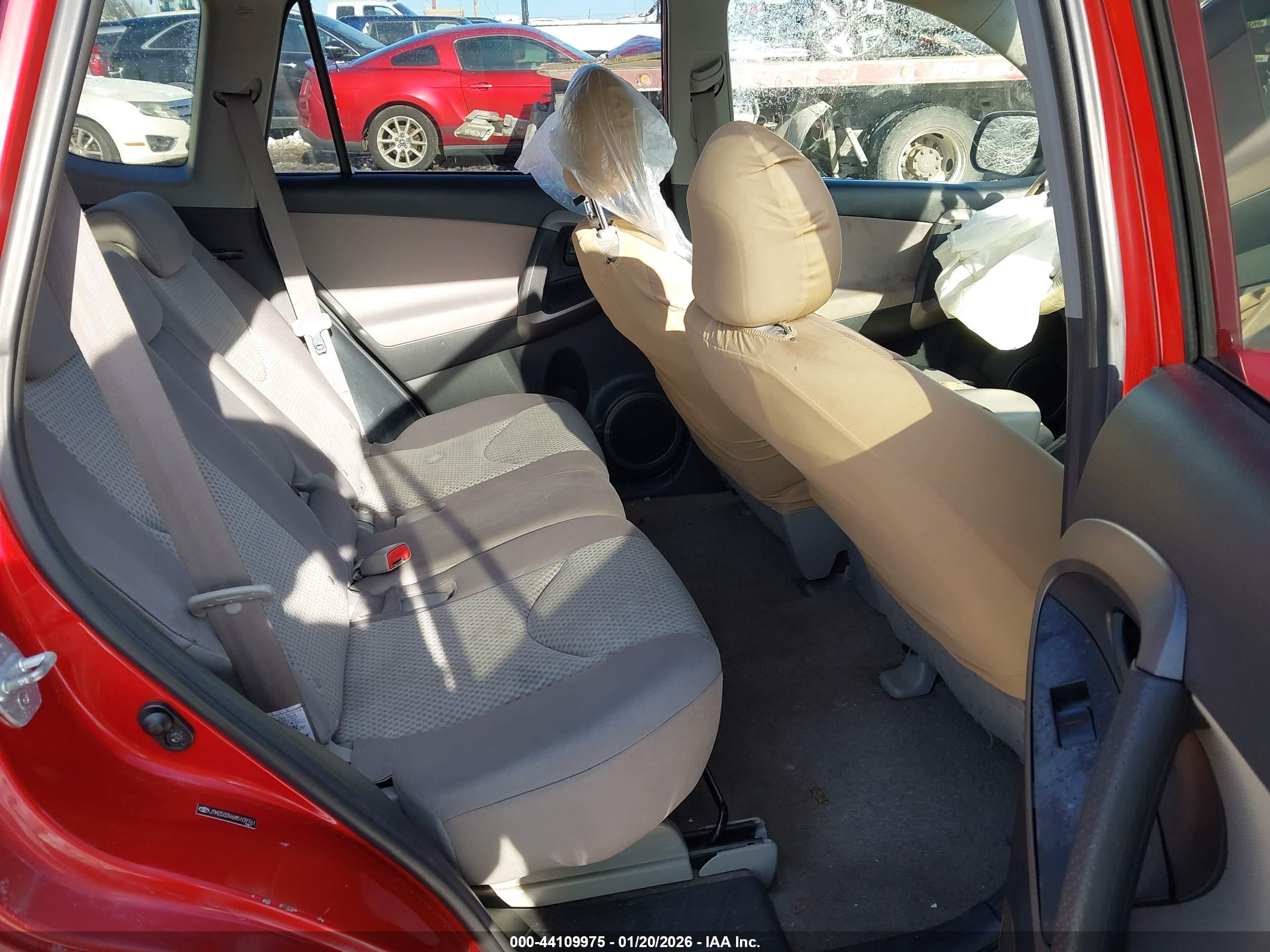 TOYOTA RAV4 image 8