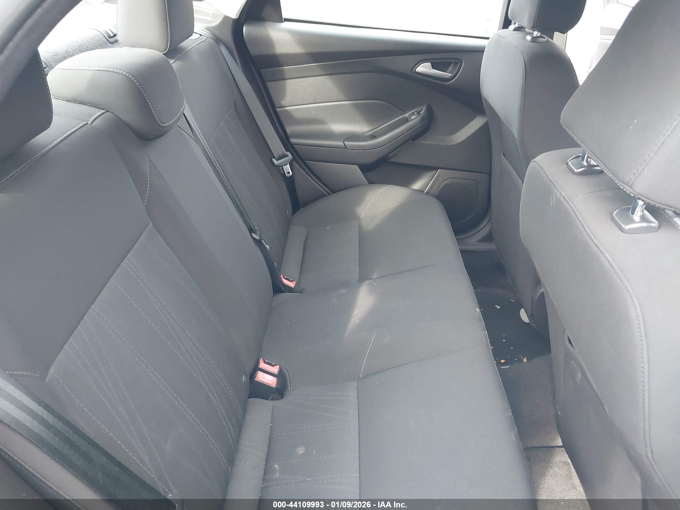 FORD FOCUS image 8