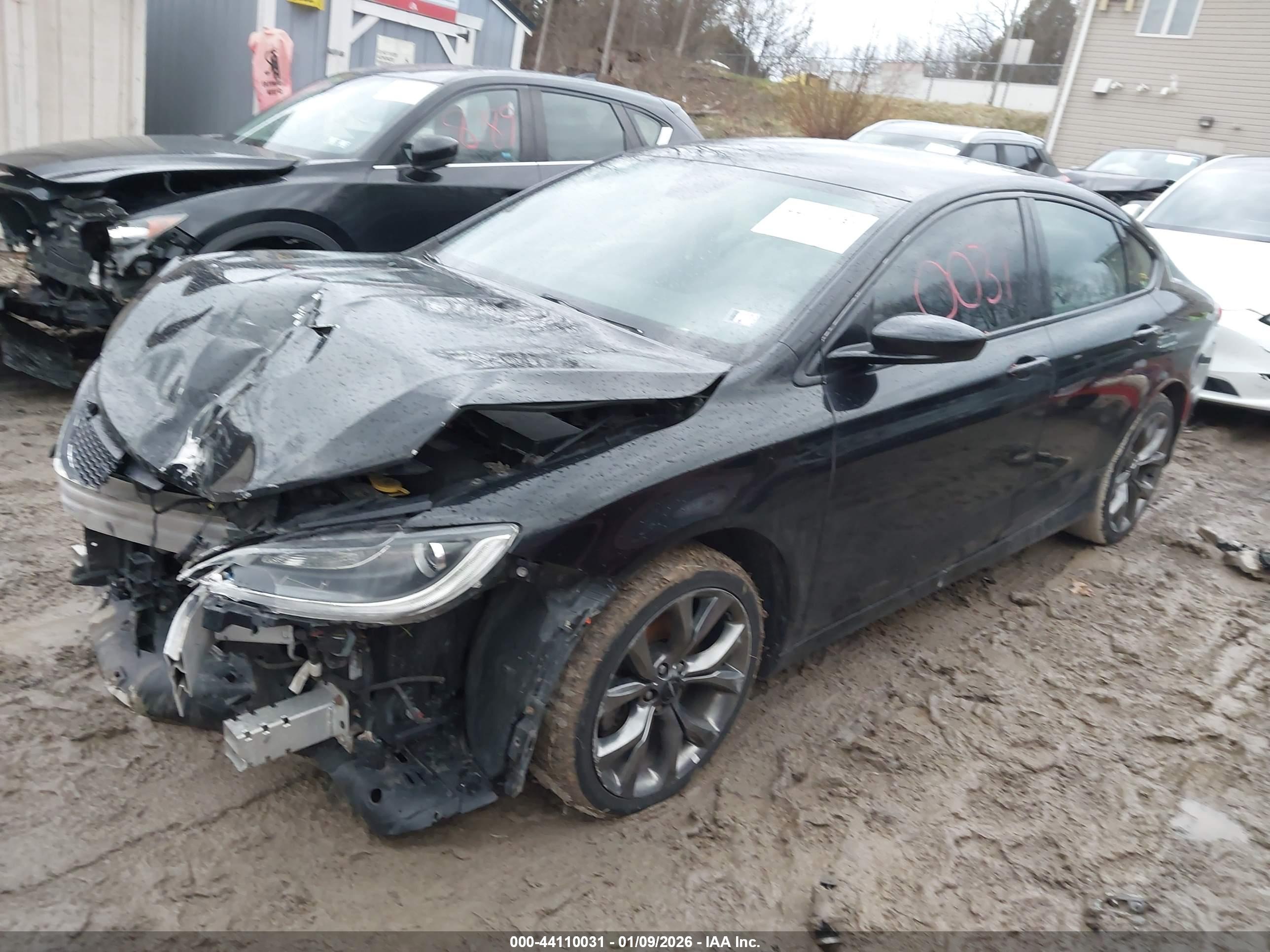 CHRYSLER 200 image 2