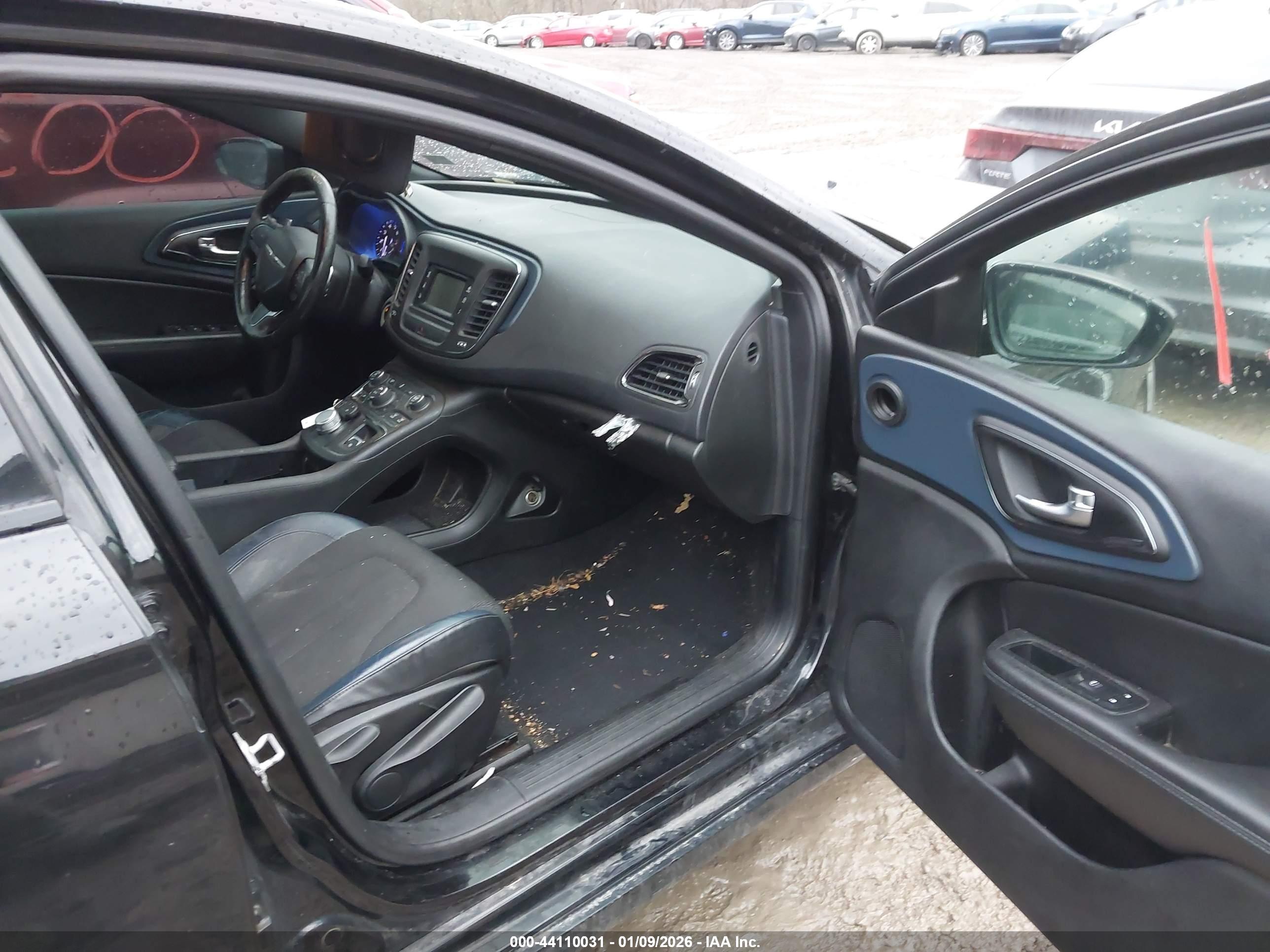 CHRYSLER 200 image 5