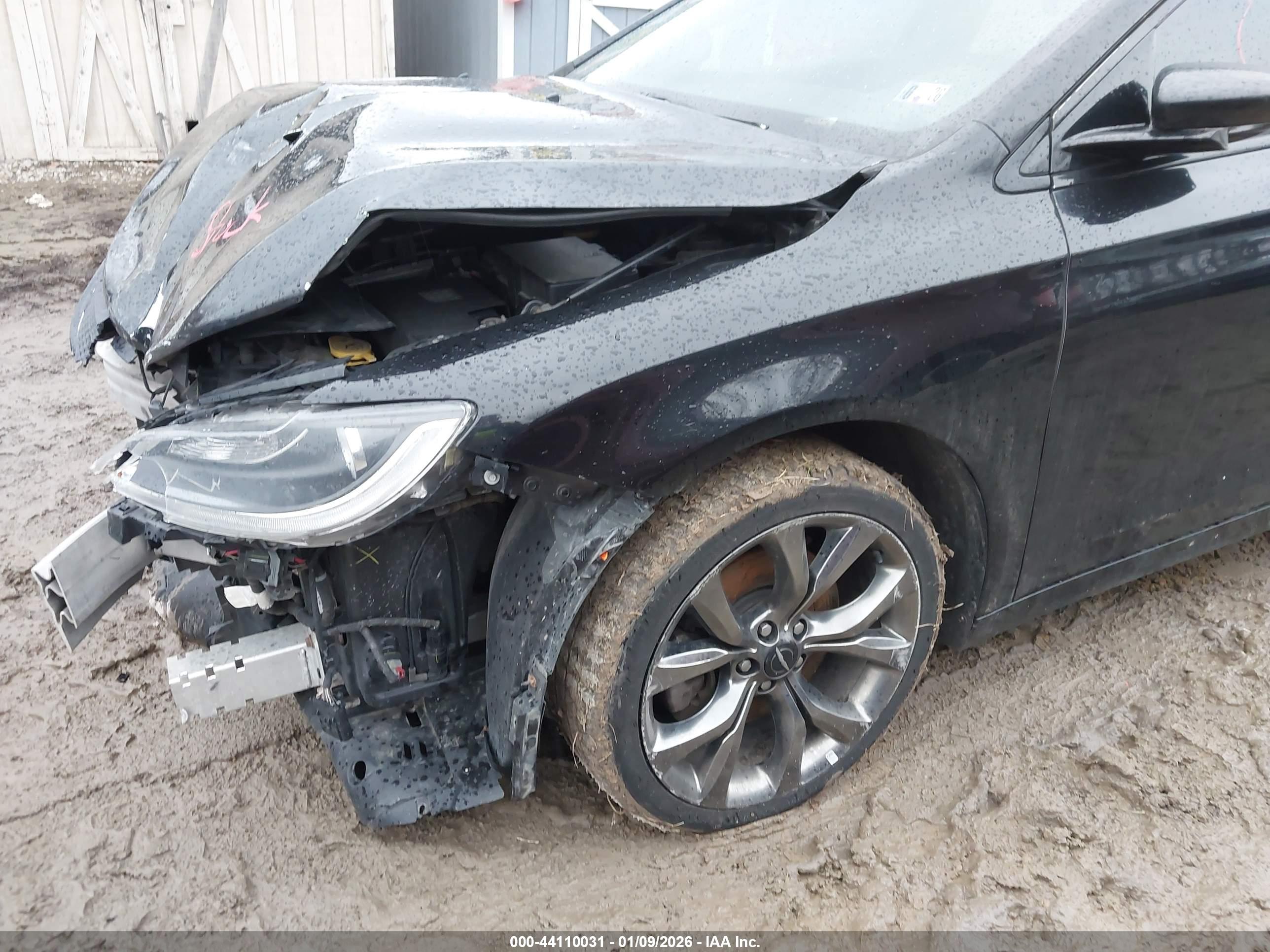 CHRYSLER 200 image 6