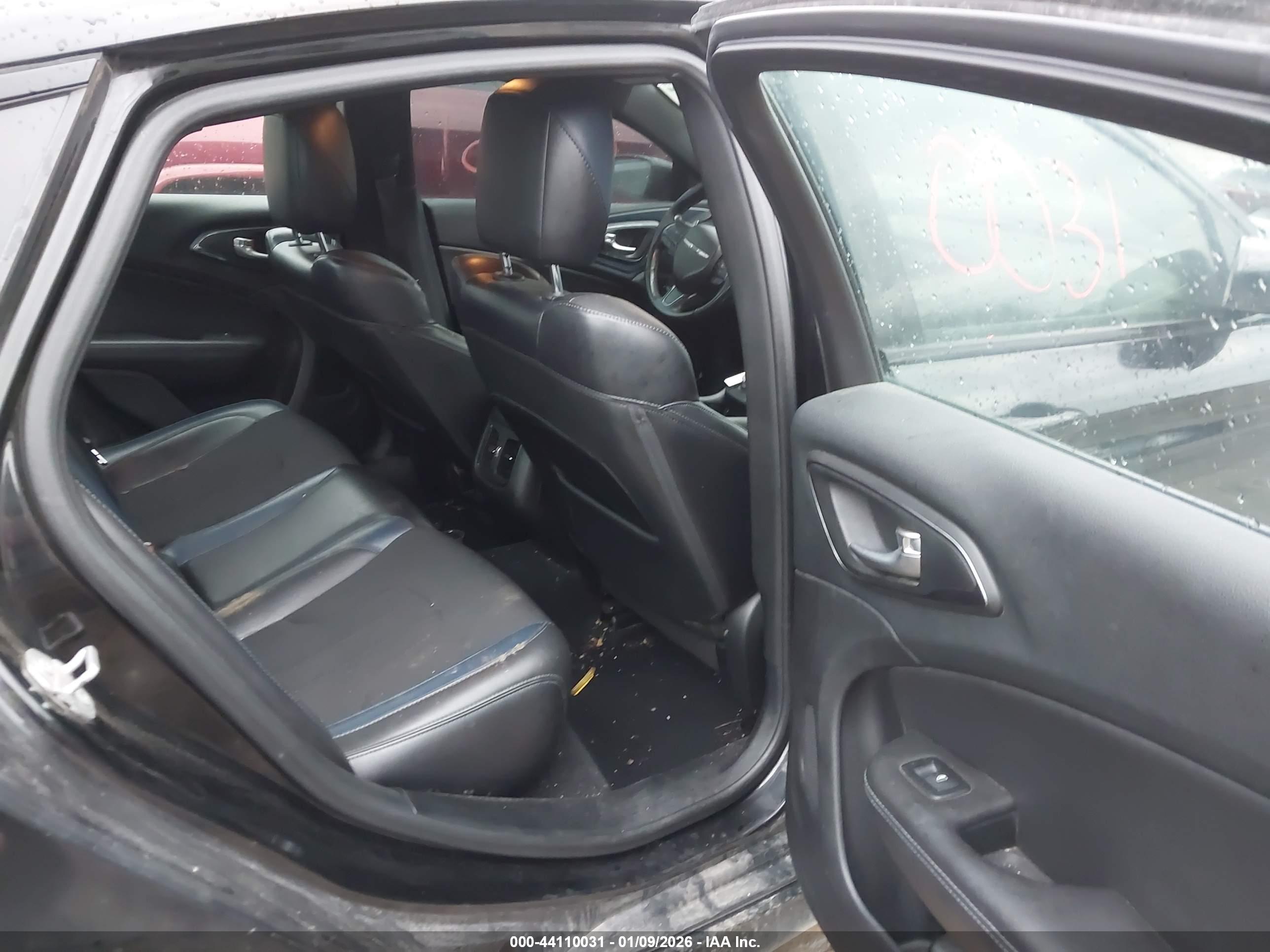 CHRYSLER 200 image 8