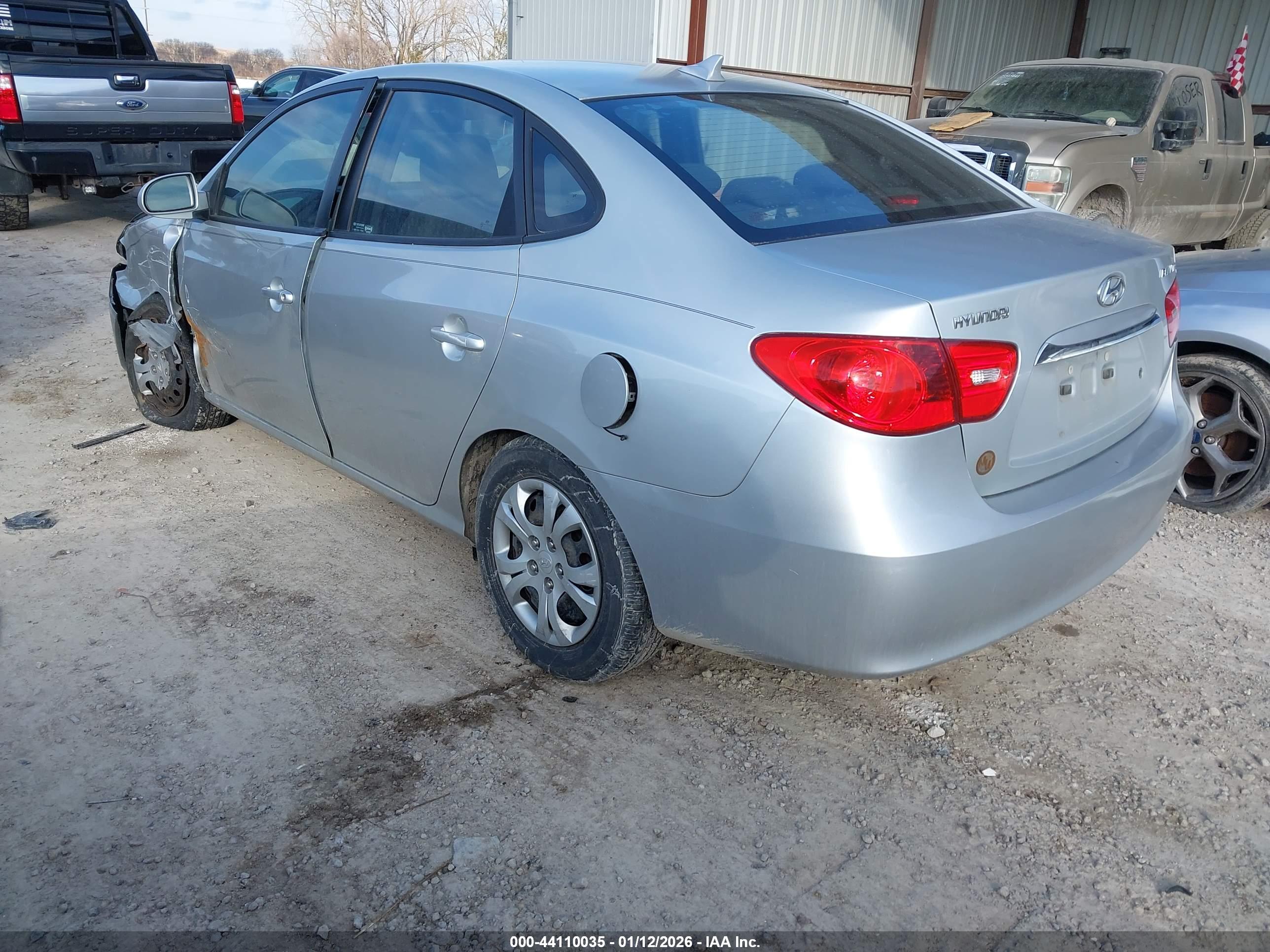 HYUNDAI ELANTRA image 3