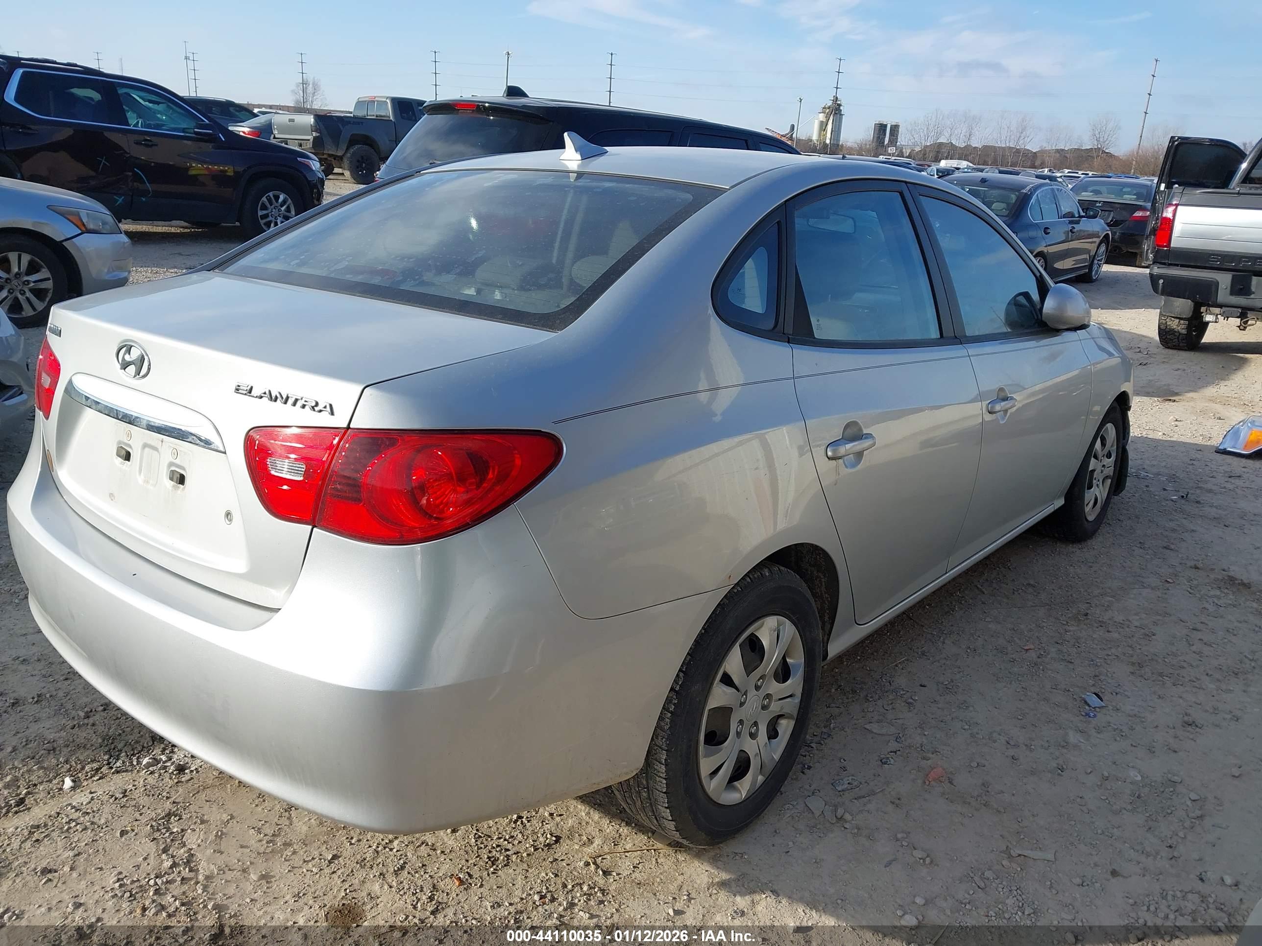 HYUNDAI ELANTRA image 4
