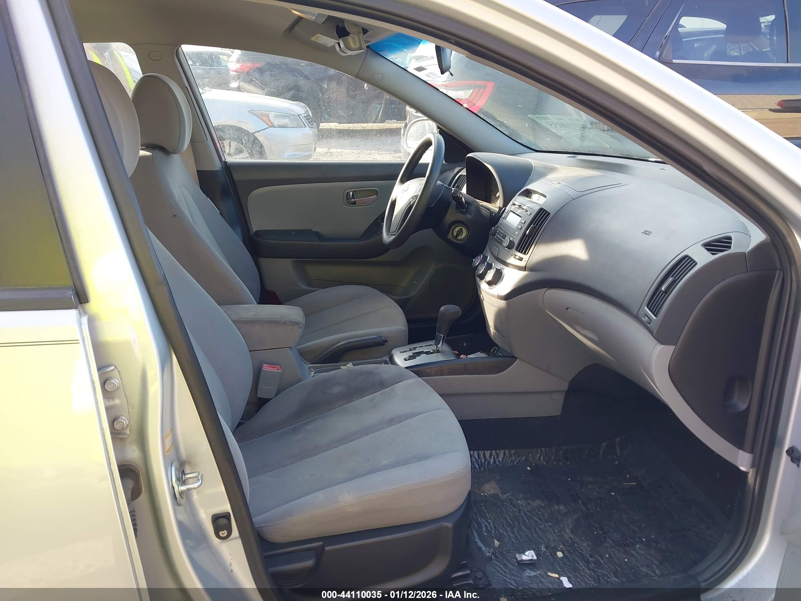 HYUNDAI ELANTRA image 5