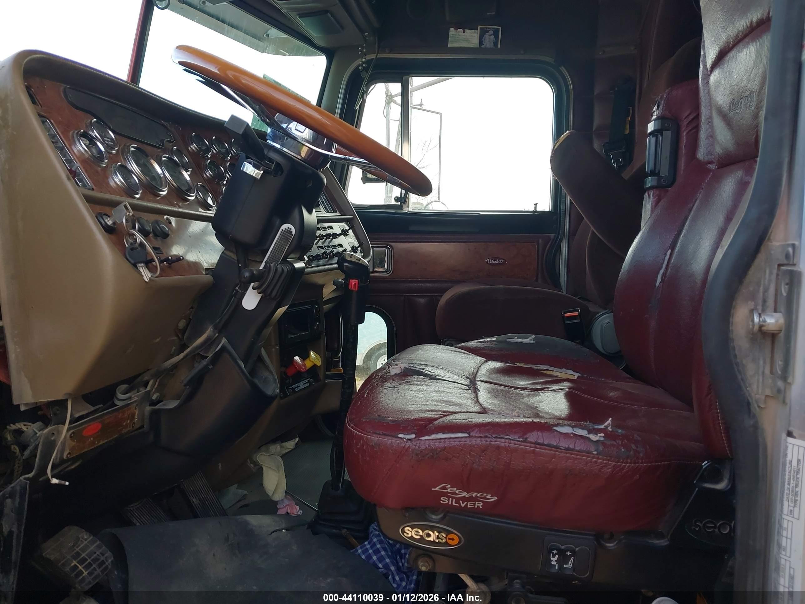 PETERBILT 379 image 8