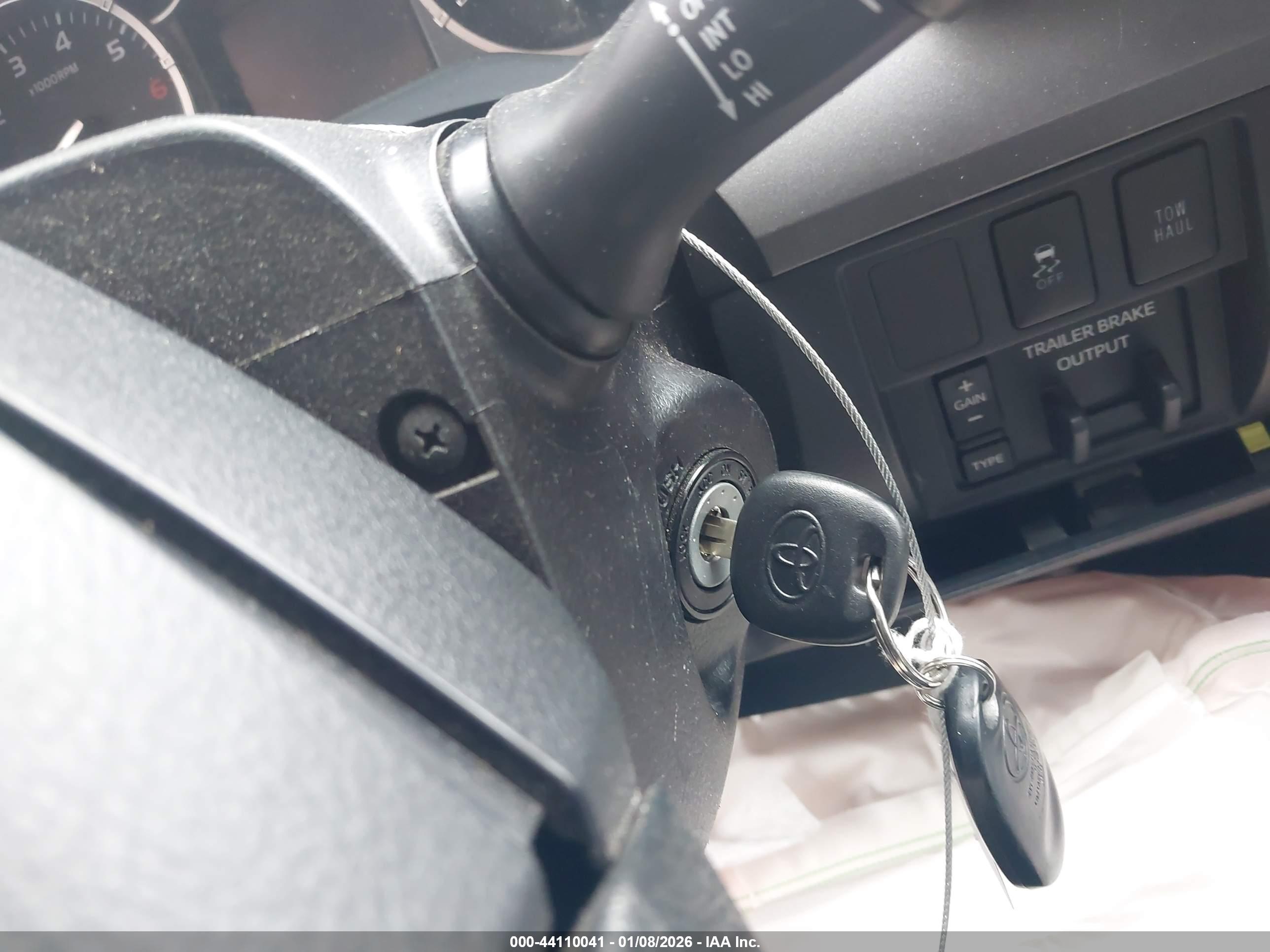 TOYOTA TUNDRA image 11