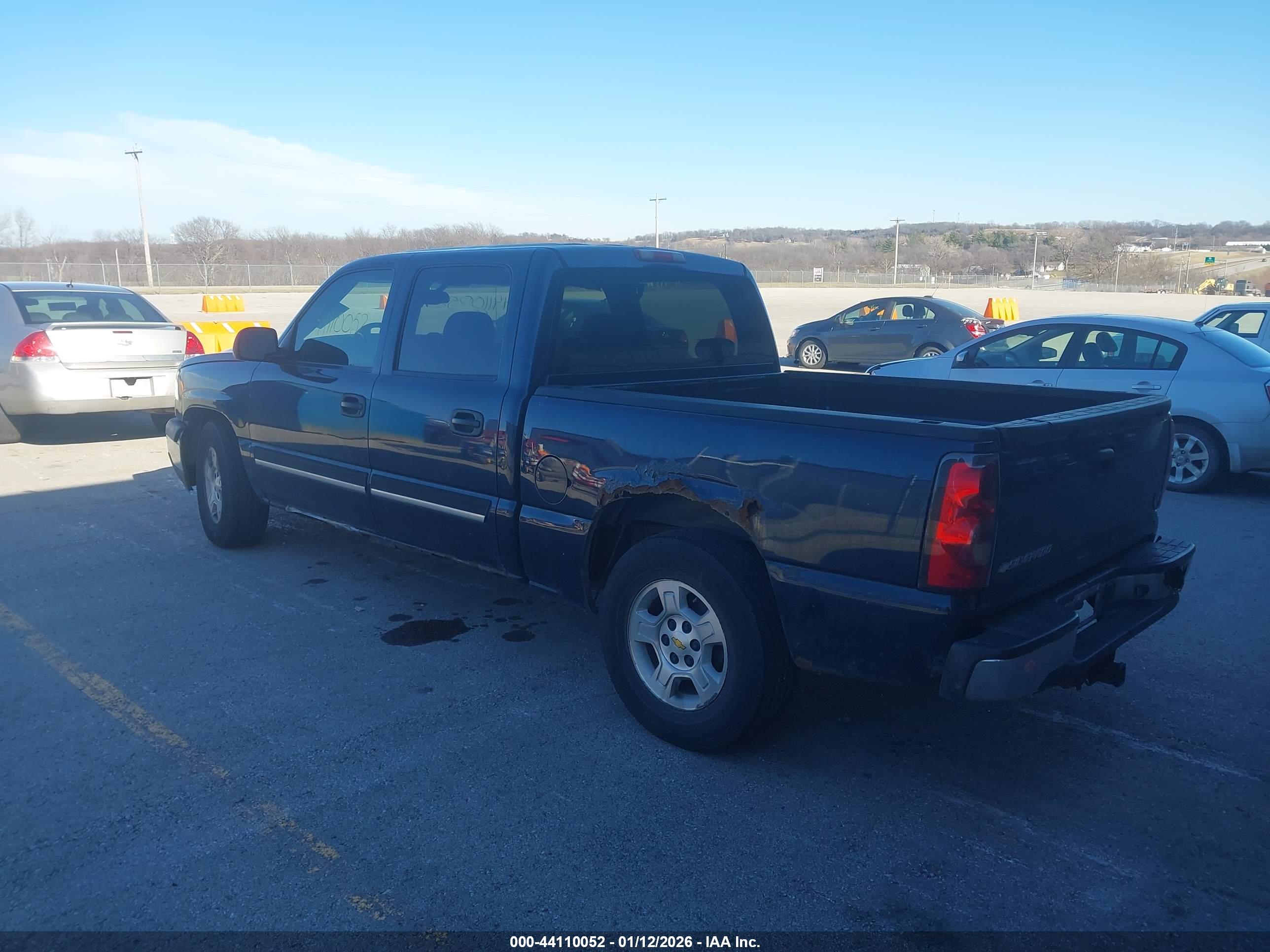 CHEVROLET SILVERADO image 3