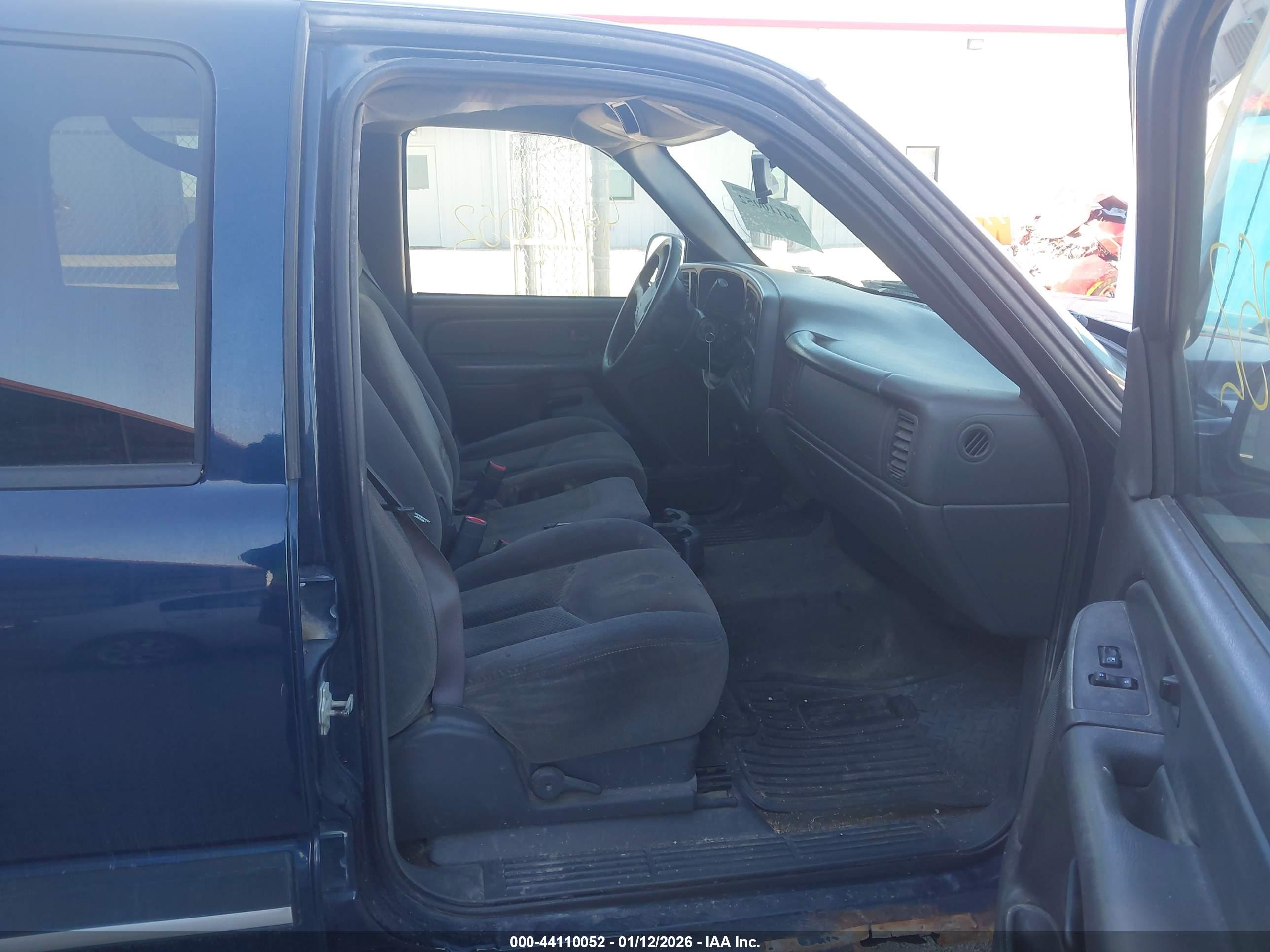 CHEVROLET SILVERADO image 5