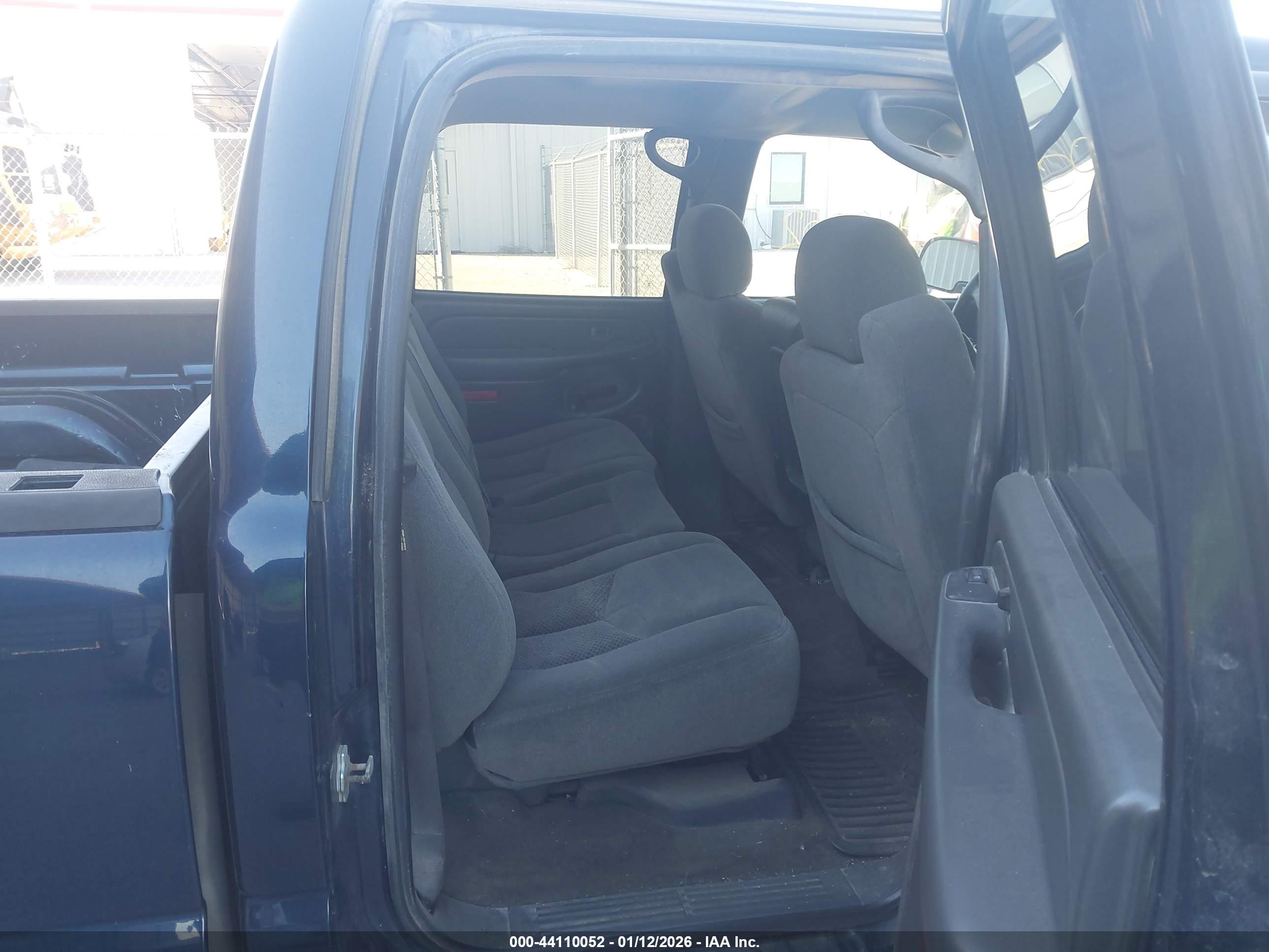 CHEVROLET SILVERADO image 8