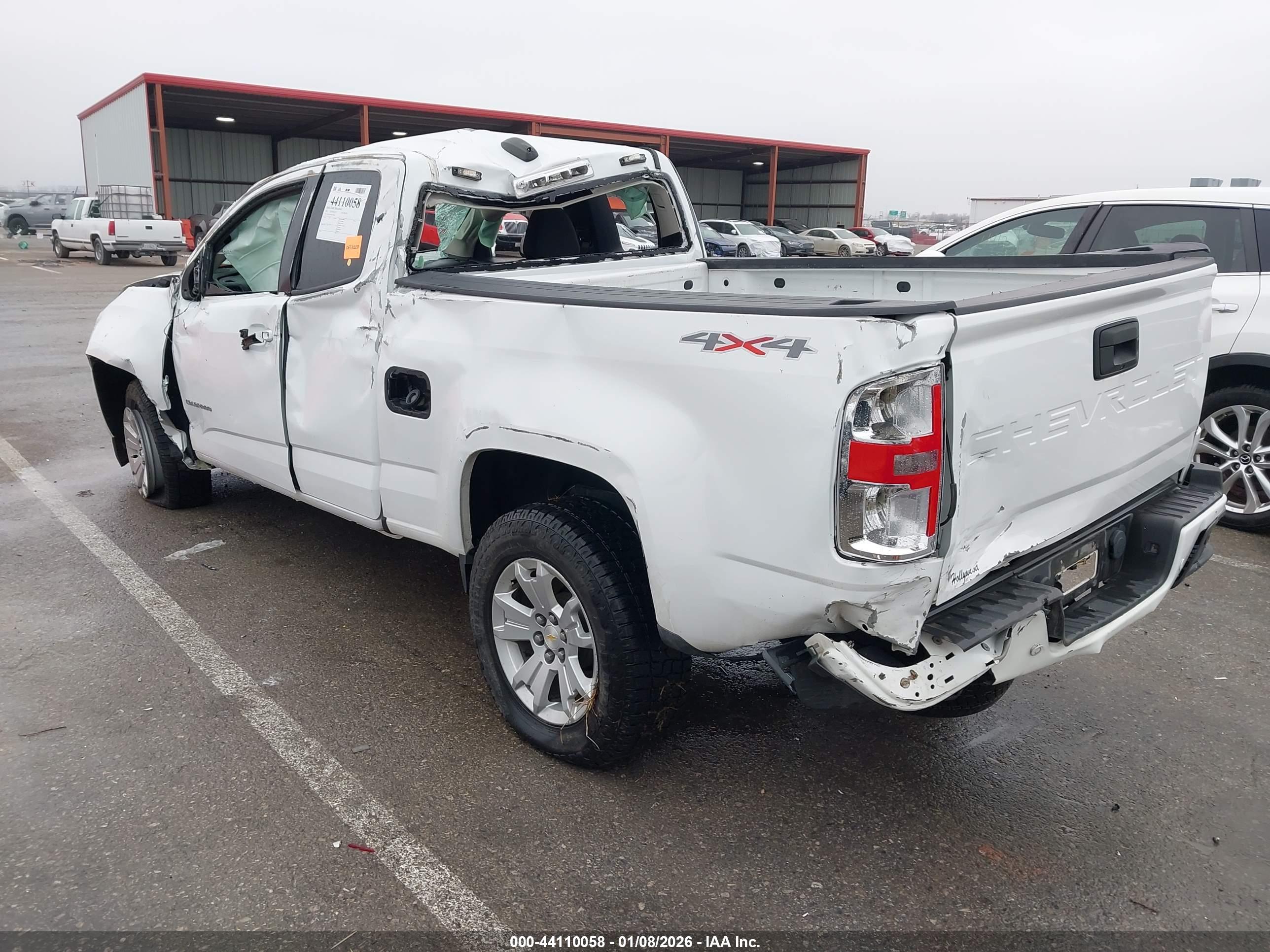 CHEVROLET COLORADO image 3