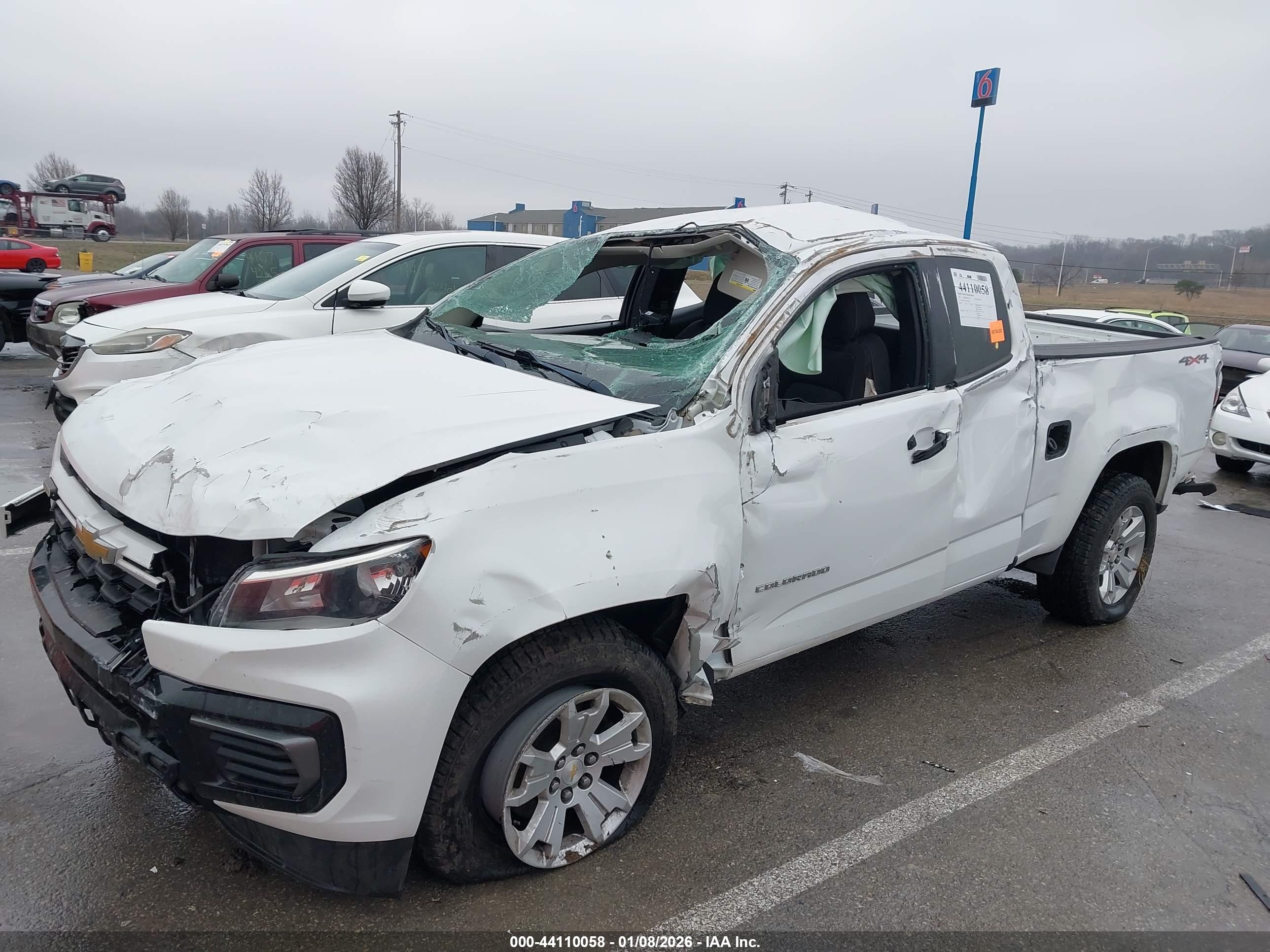CHEVROLET COLORADO image 6