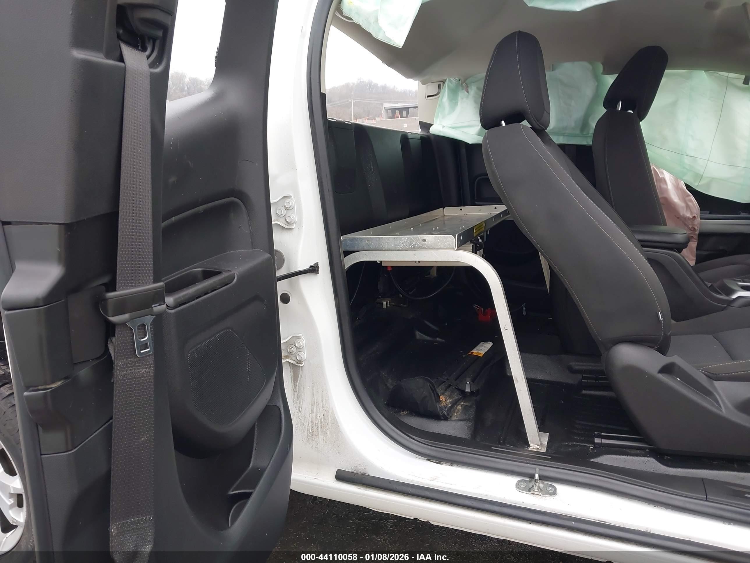 CHEVROLET COLORADO image 8