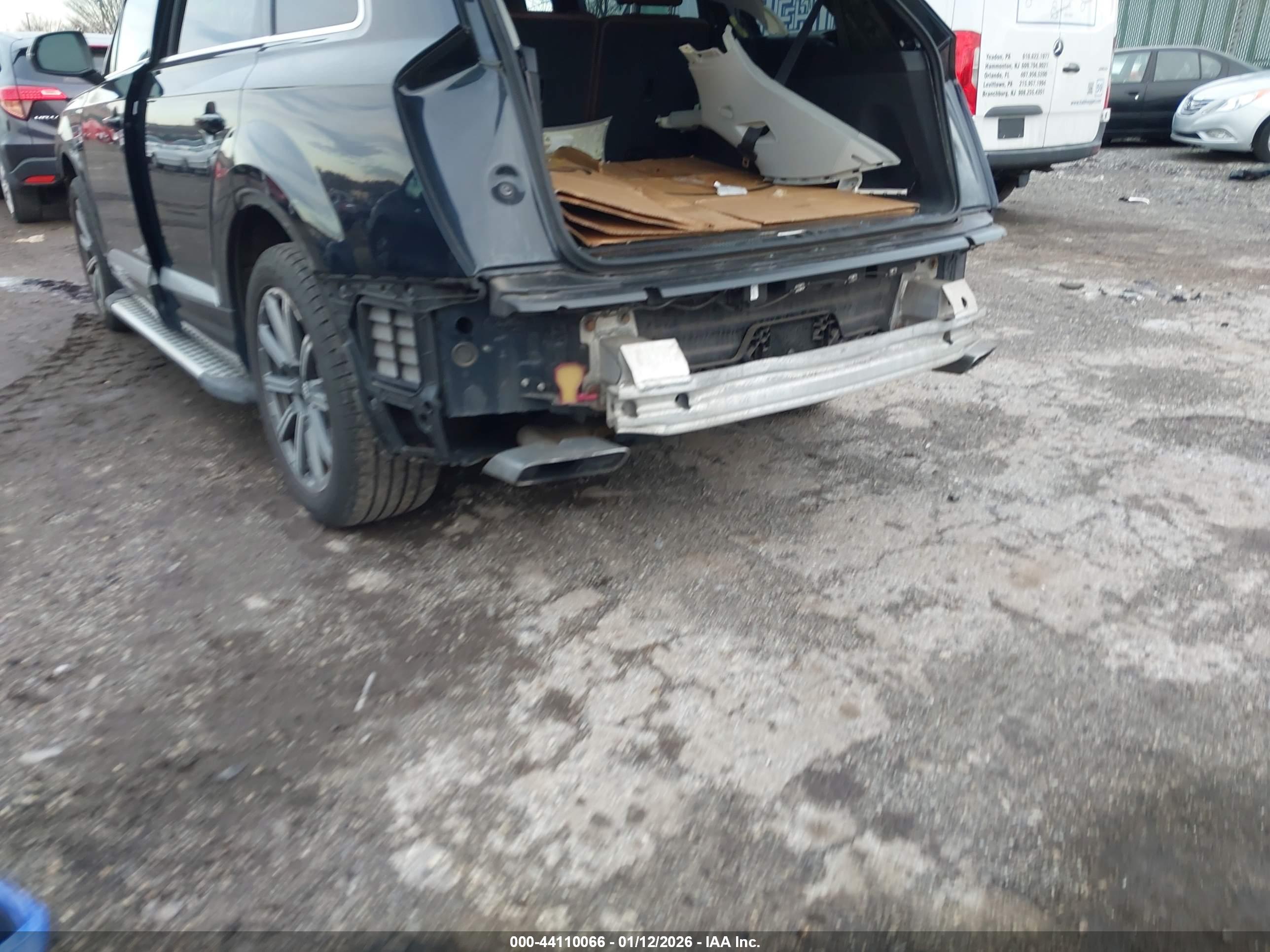 AUDI Q7 image 6