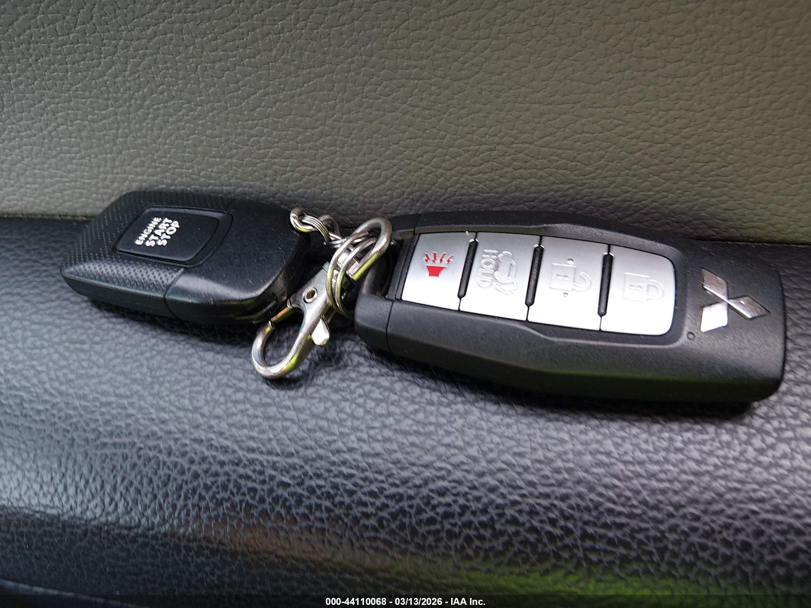 MITSUBISHI OUTLANDER image 11