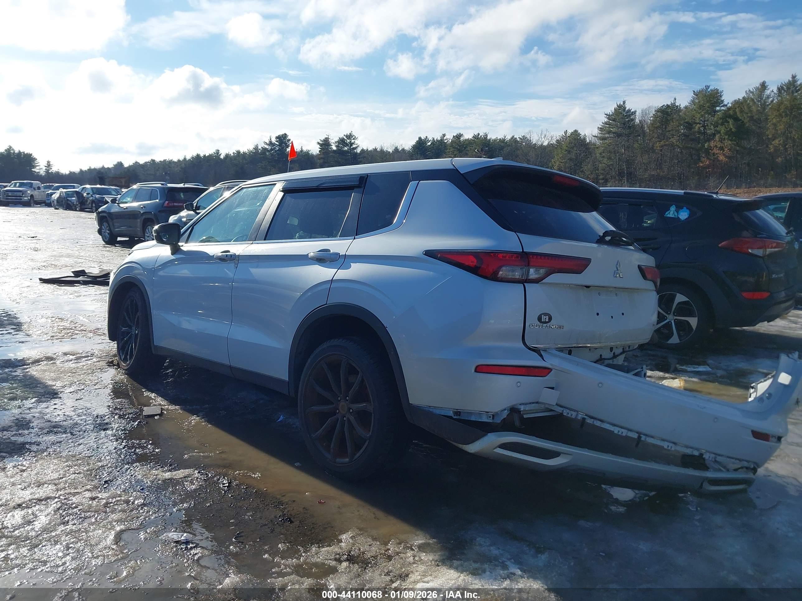 MITSUBISHI OUTLANDER image 3