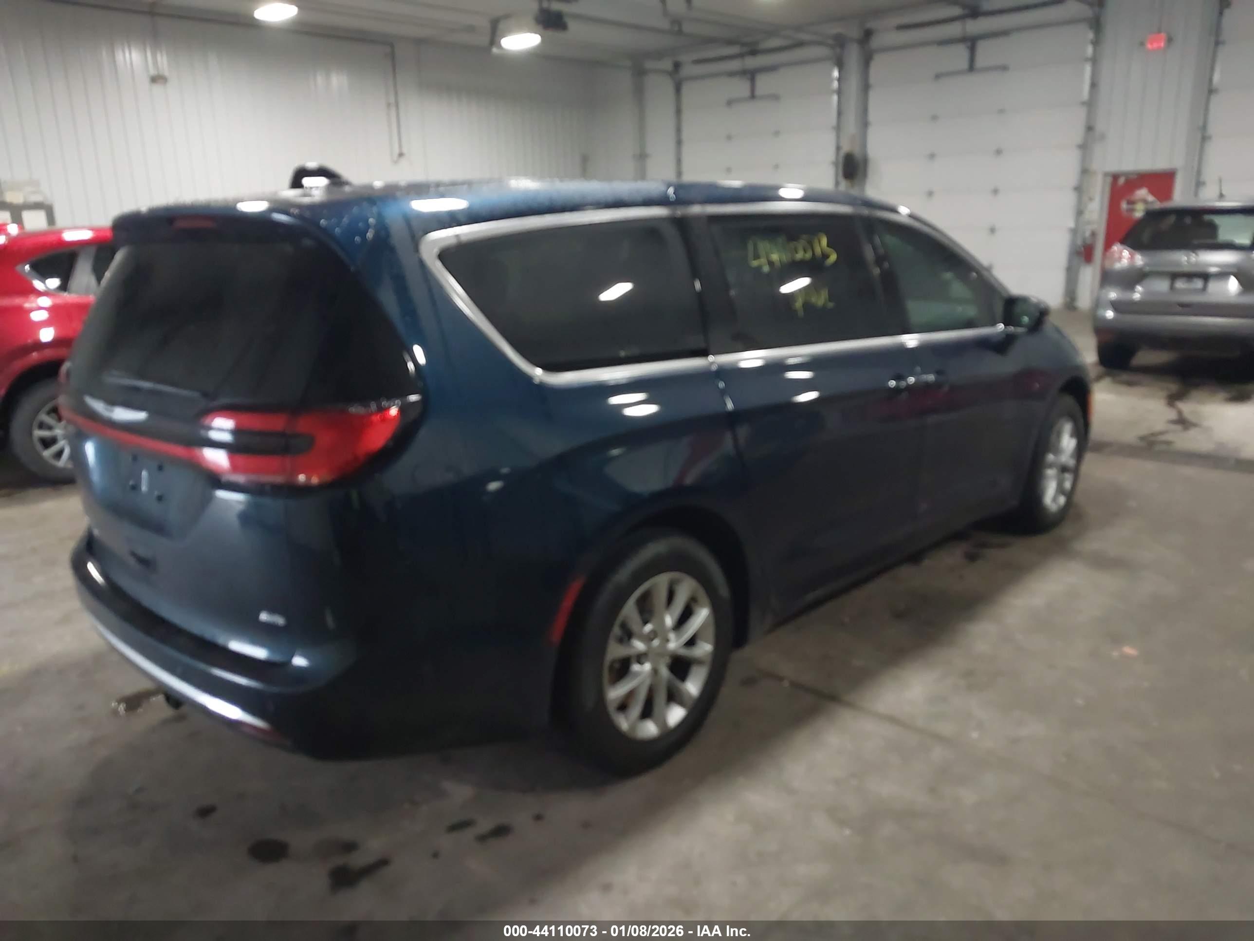 CHRYSLER PACIFICA image 4