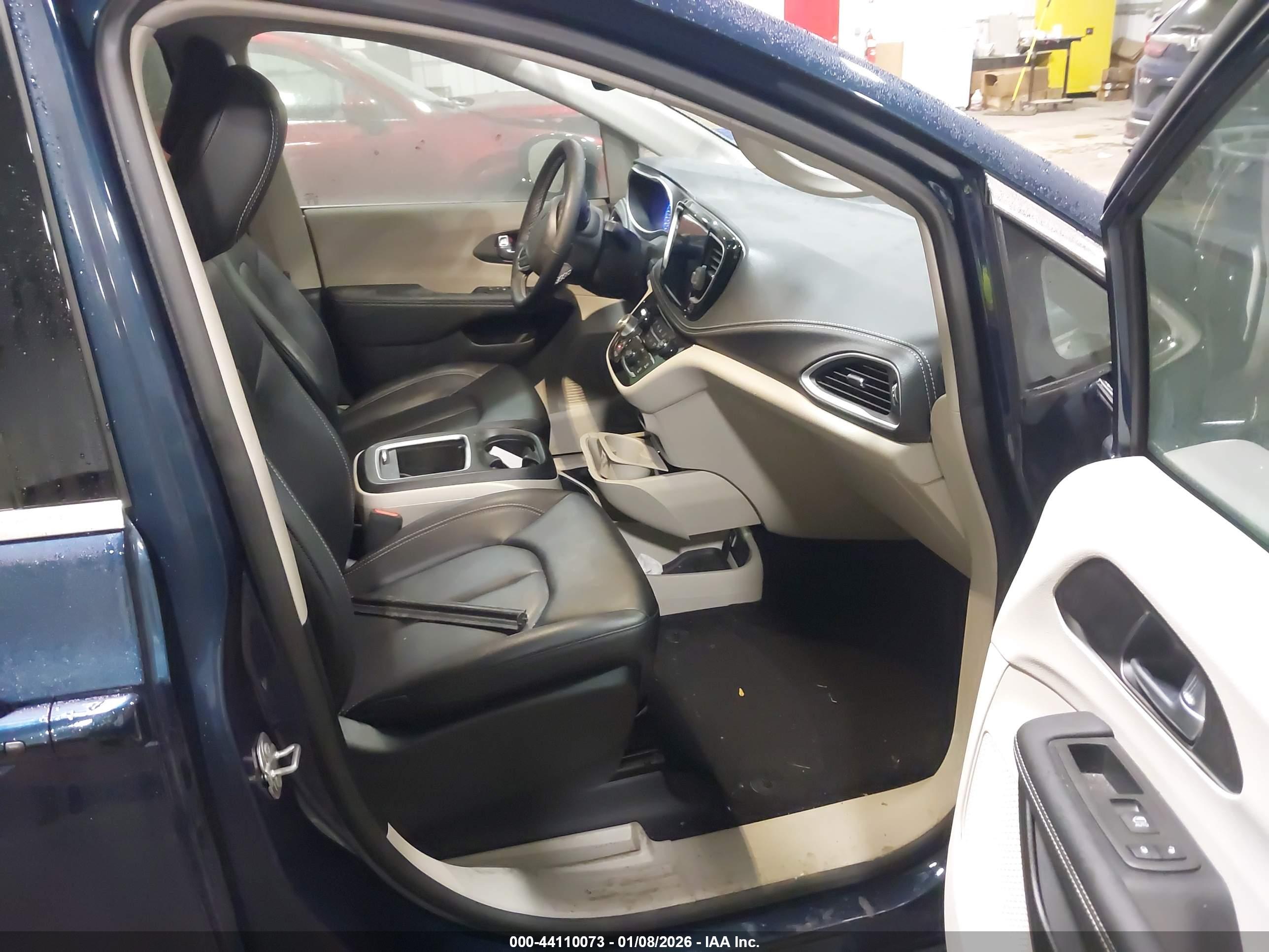 CHRYSLER PACIFICA image 5