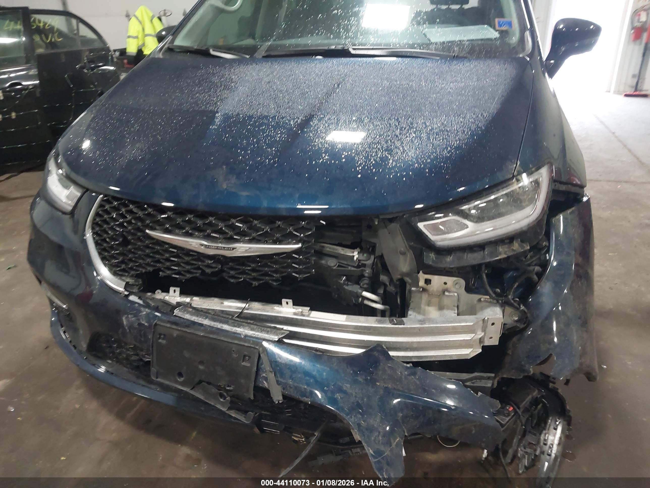 CHRYSLER PACIFICA image 6