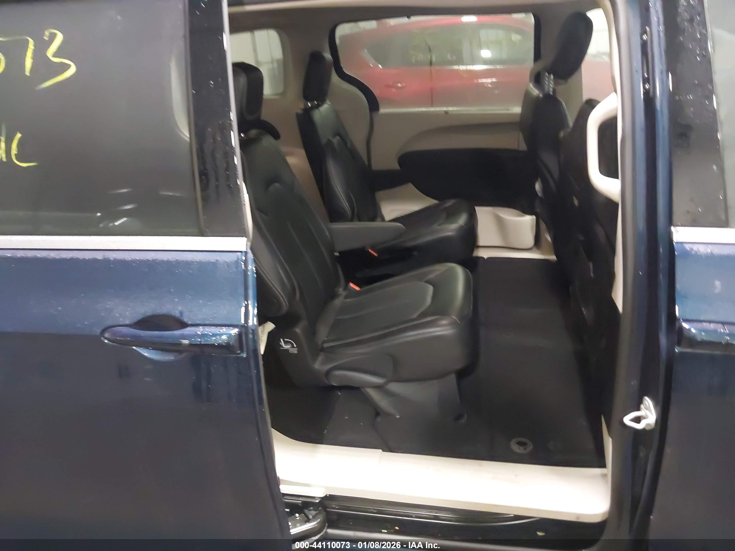 CHRYSLER PACIFICA image 8