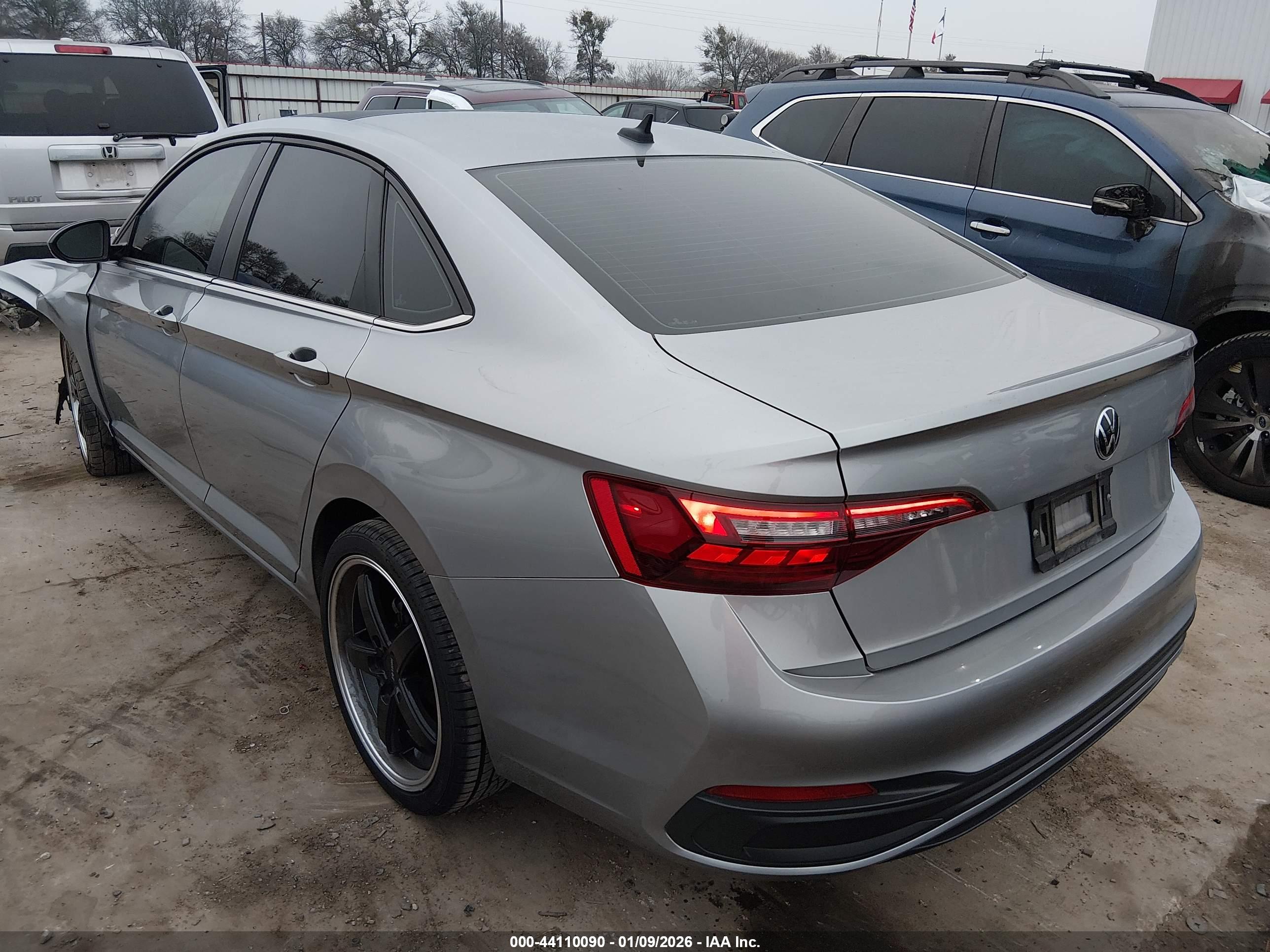 VOLKSWAGEN JETTA image 3