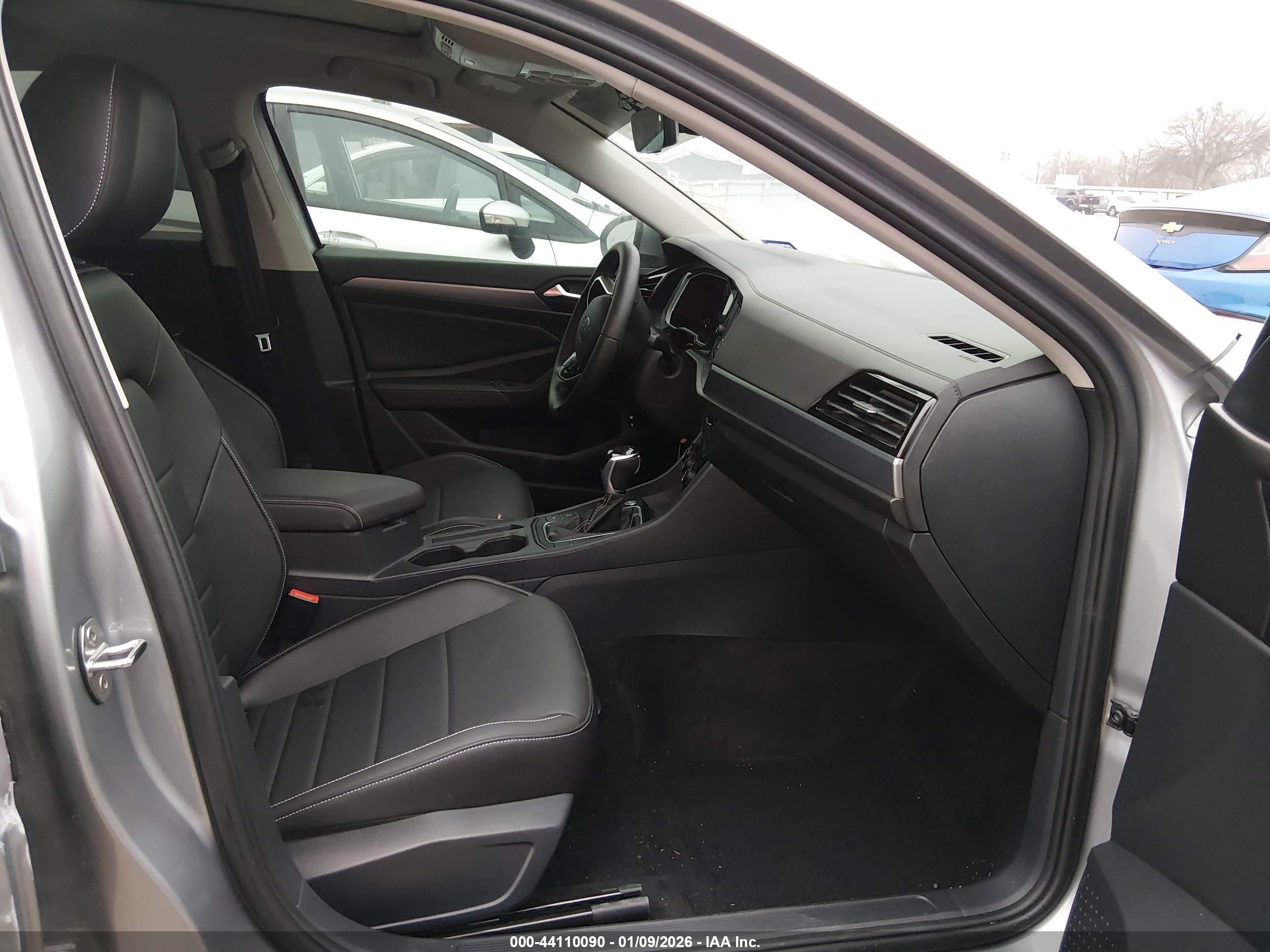 VOLKSWAGEN JETTA image 5