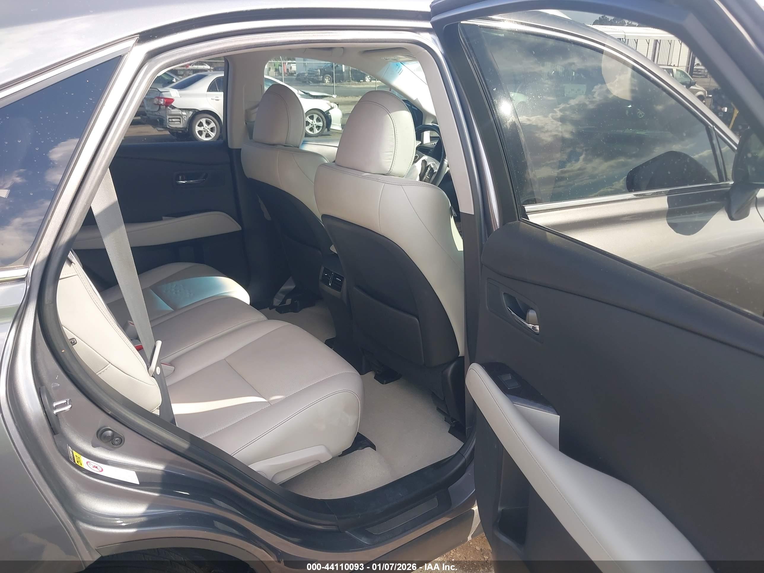 LEXUS RX image 8