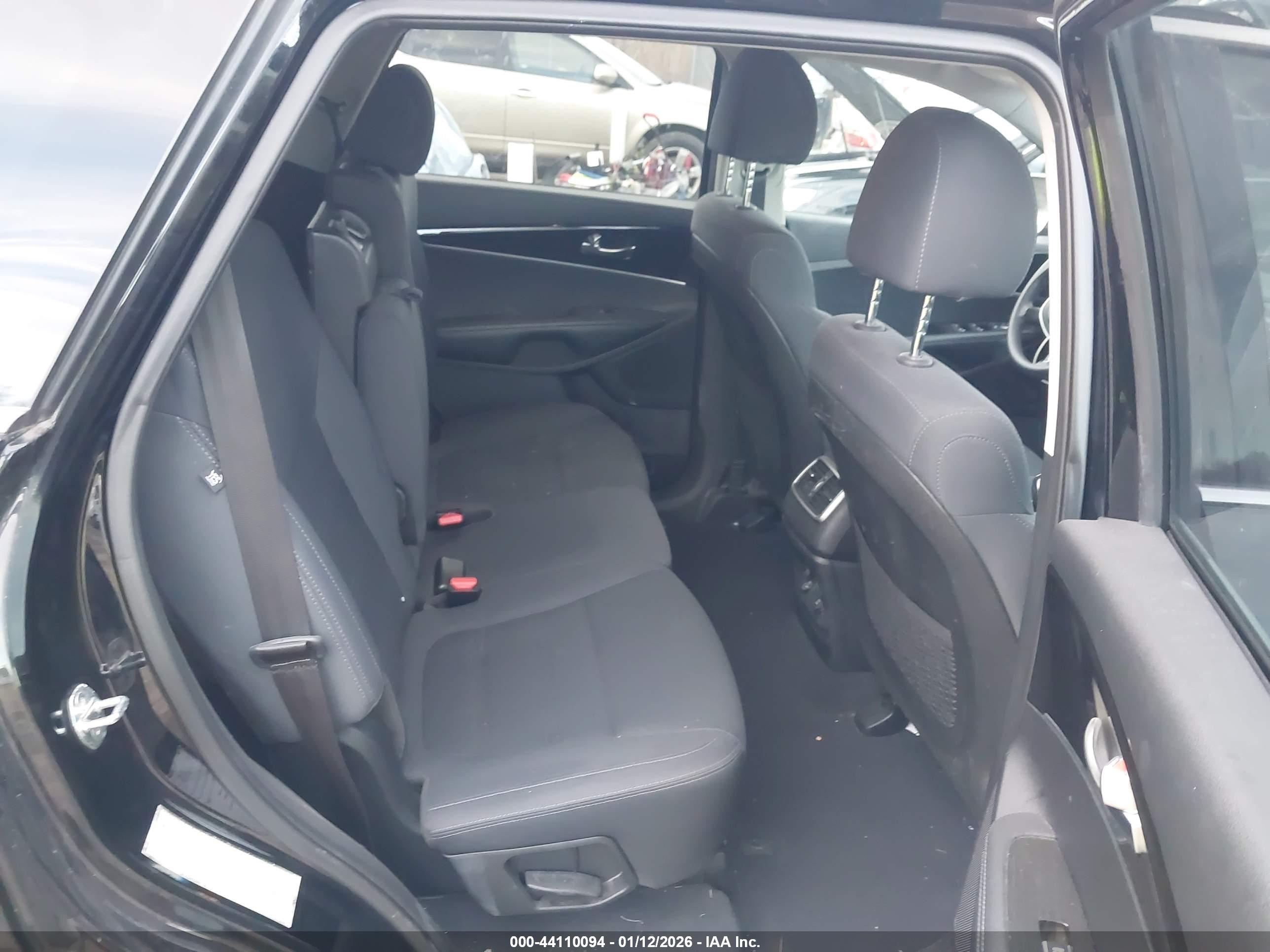 KIA SORENTO image 8