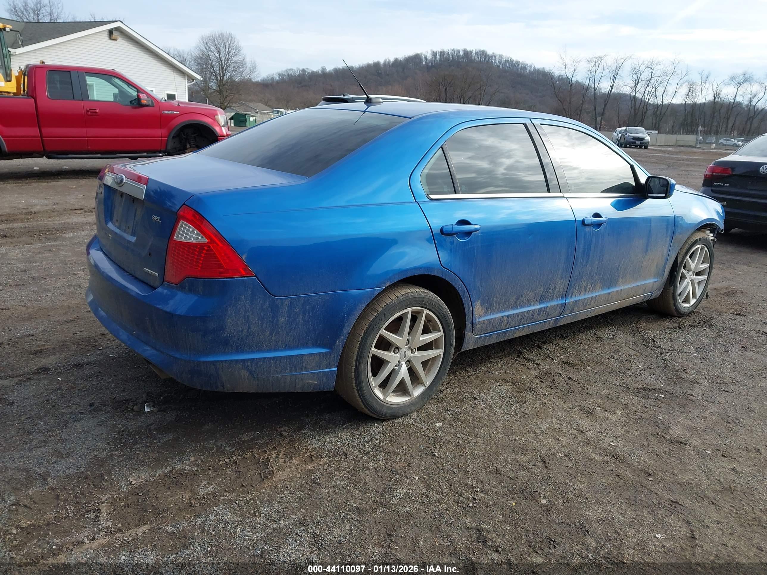 FORD FUSION image 4