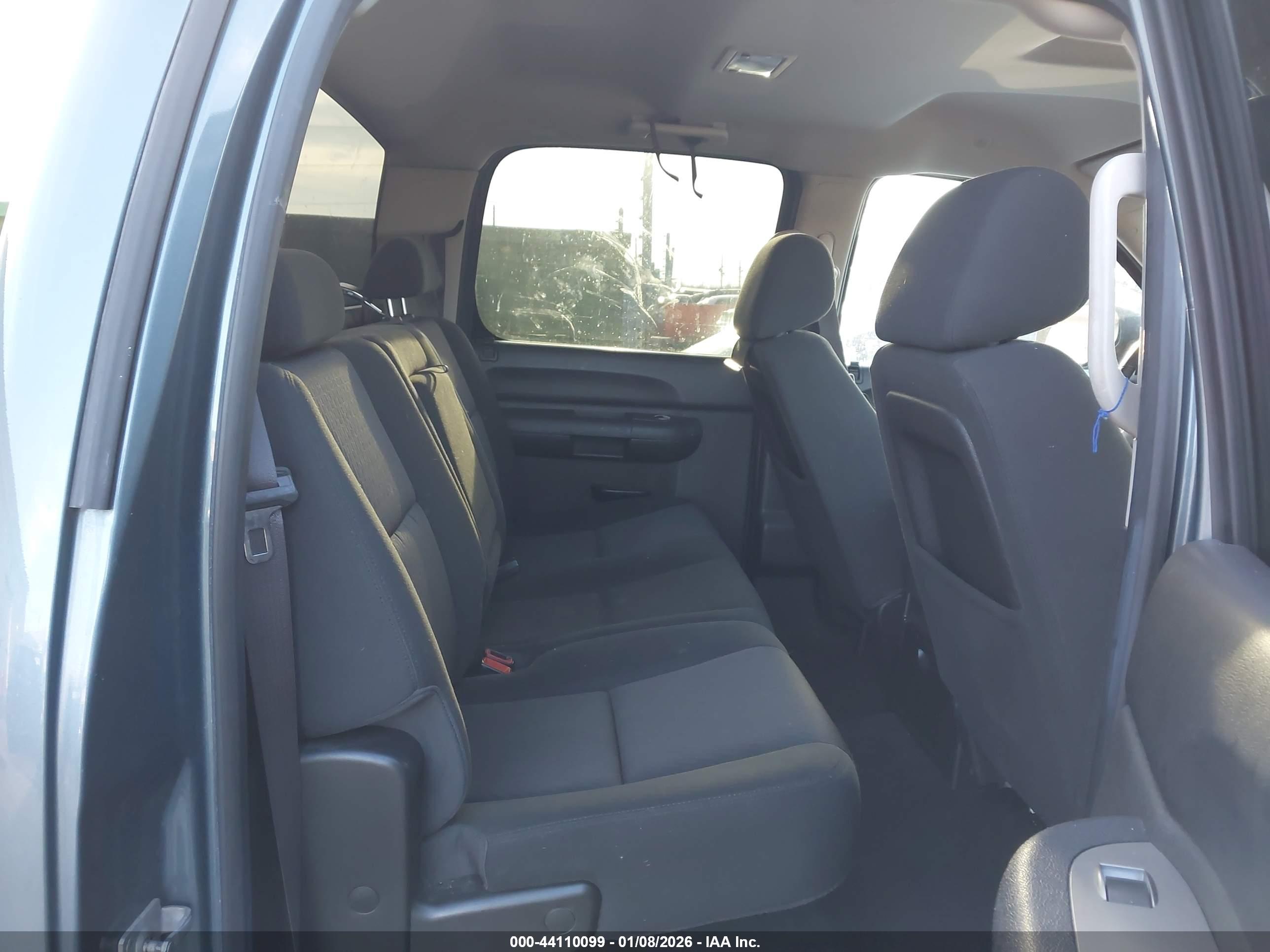CHEVROLET SILVERADO image 8