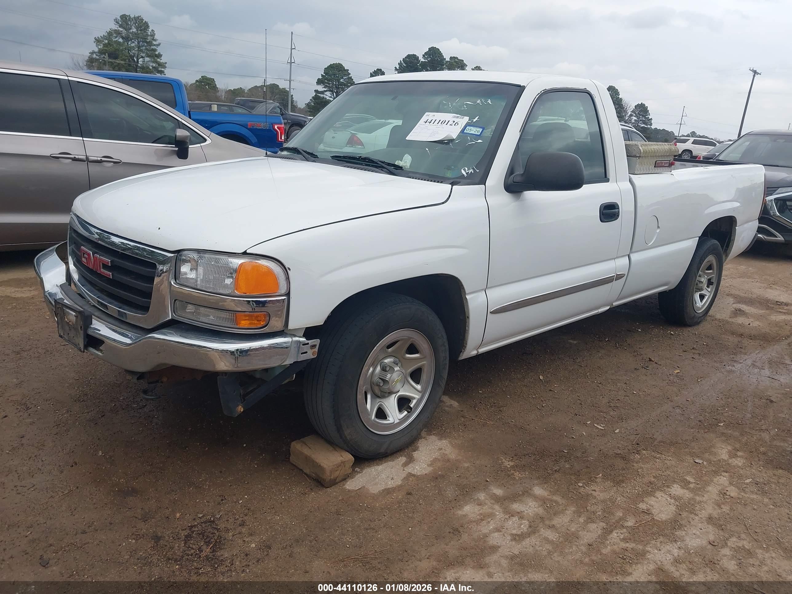 GMC SIERRA image 2