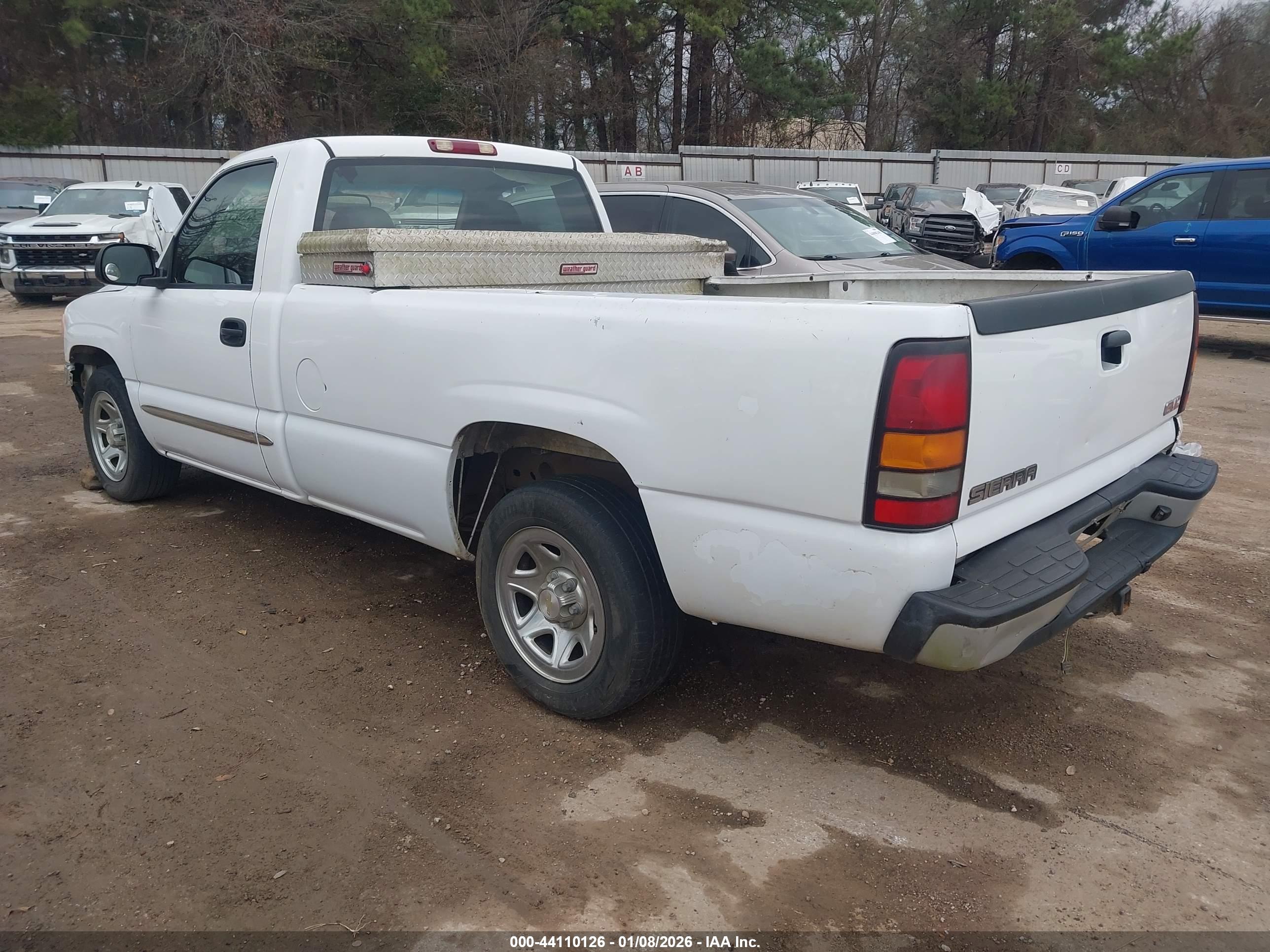 GMC SIERRA image 3