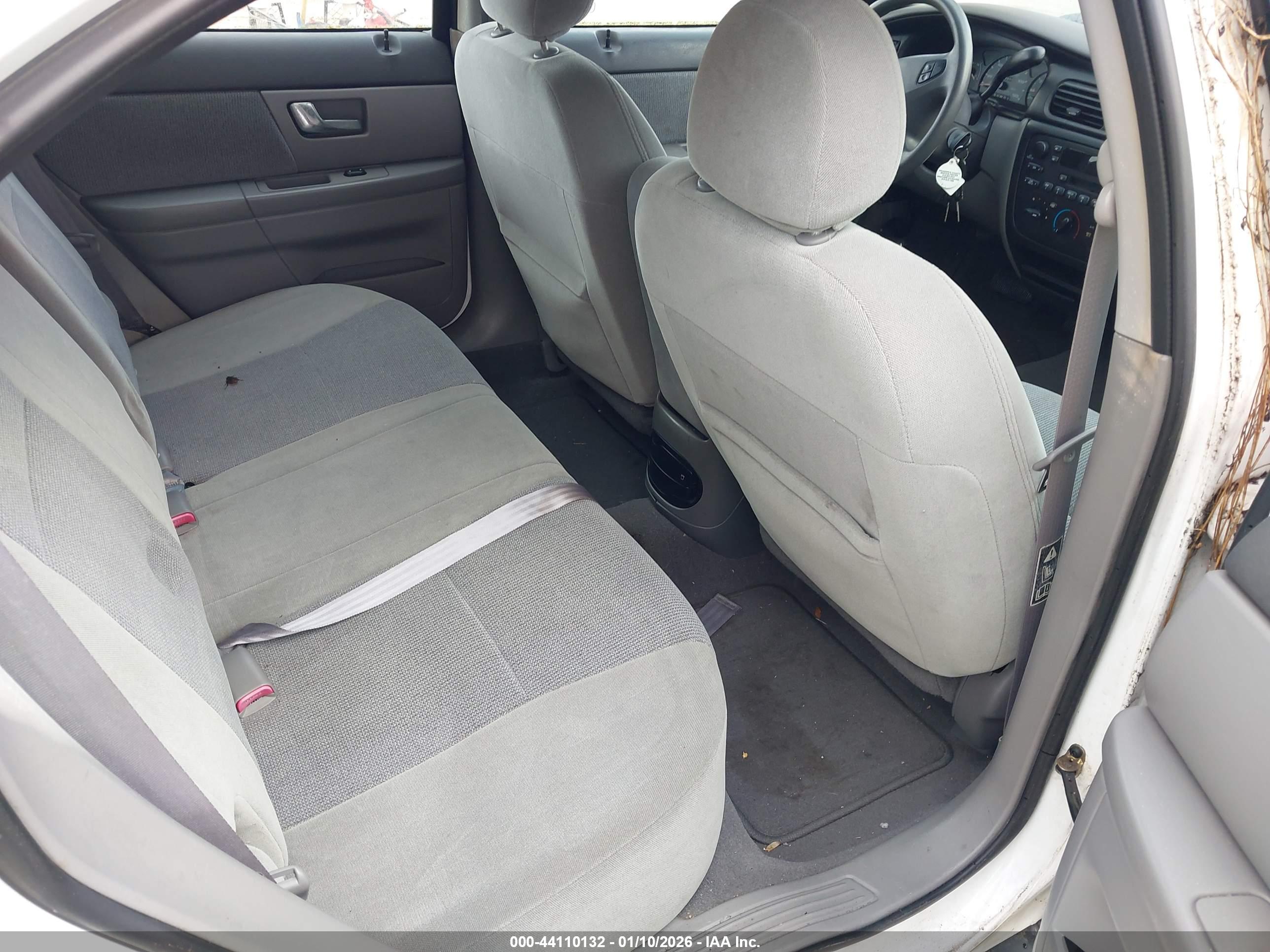 FORD TAURUS image 8