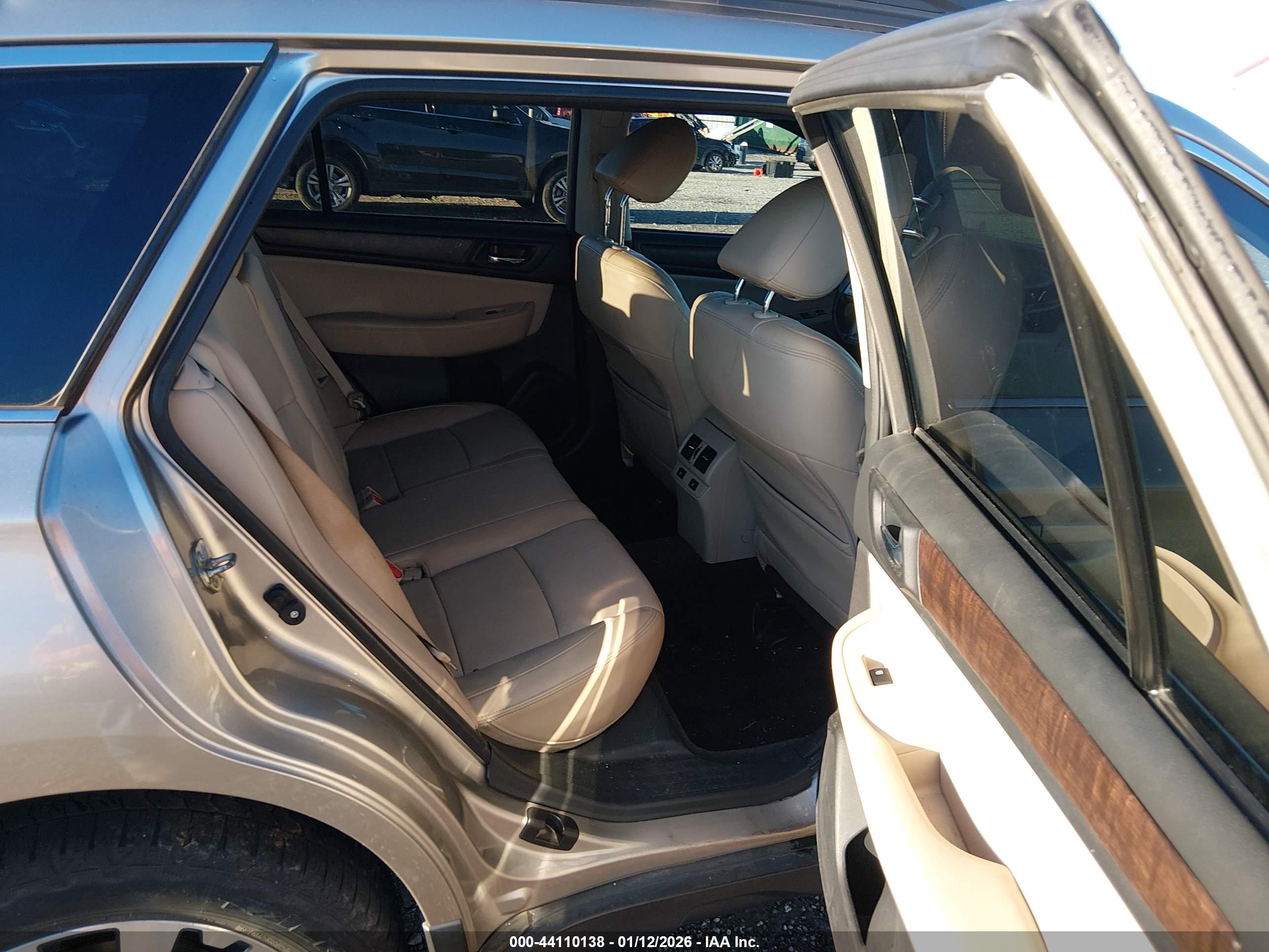 SUBARU OUTBACK image 8