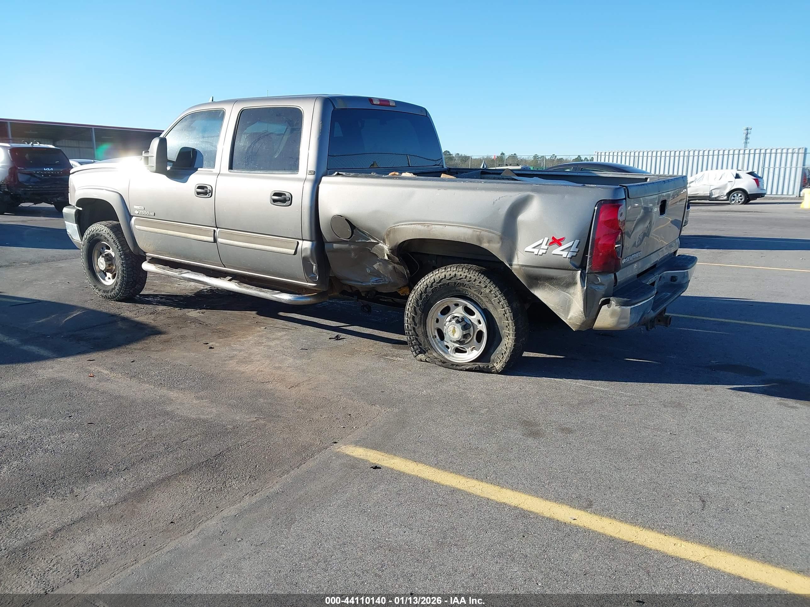 CHEVROLET SILVERADO image 3