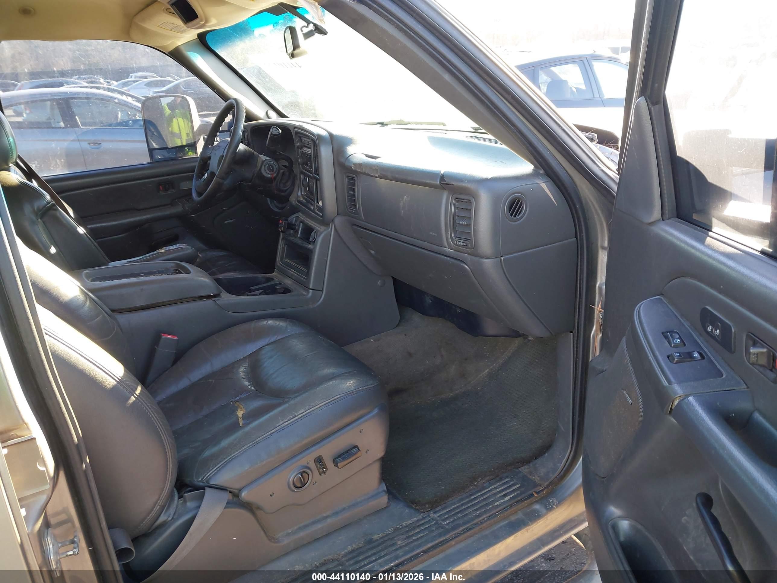 CHEVROLET SILVERADO image 5