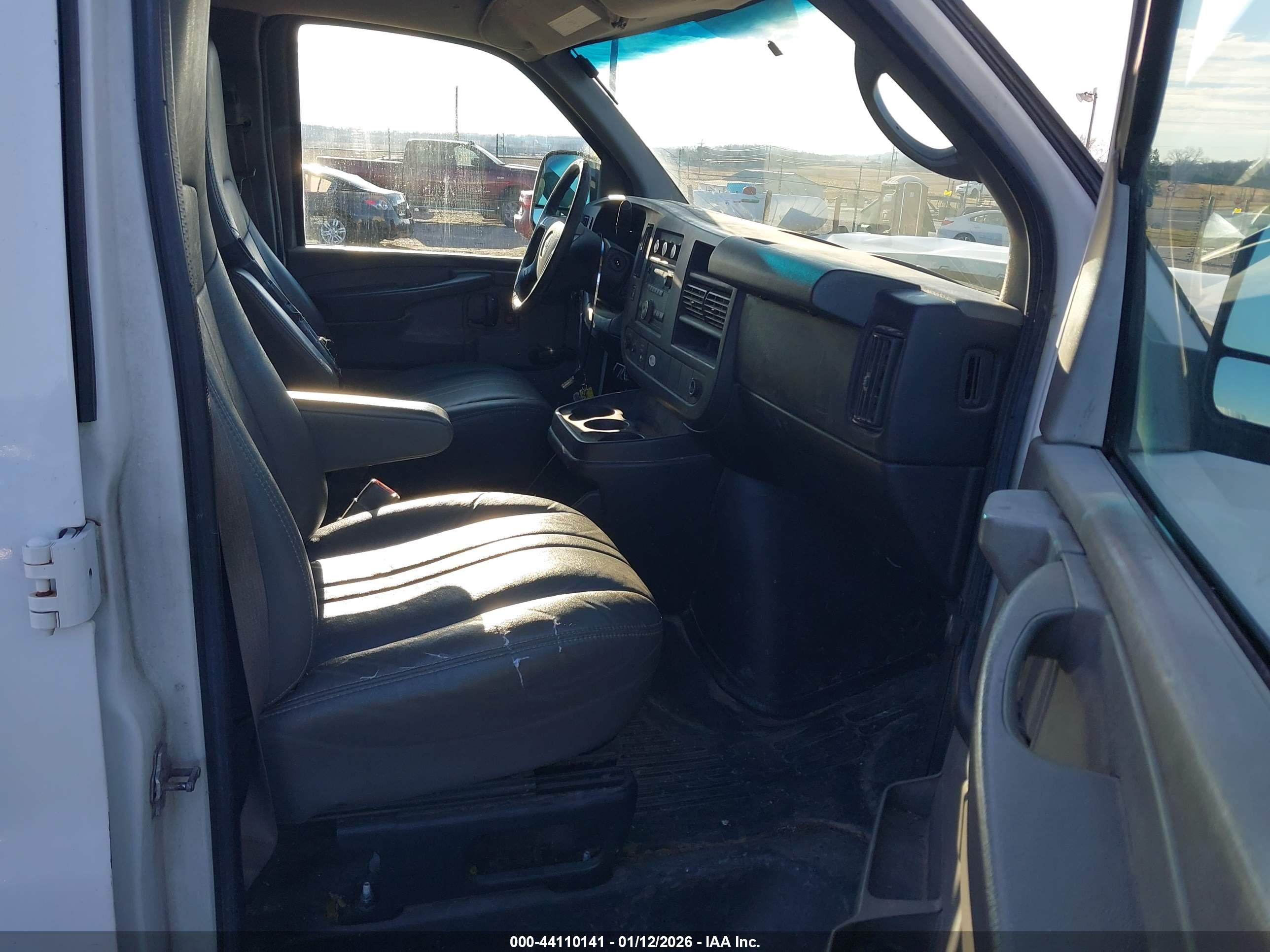 GMC SAVANA image 5