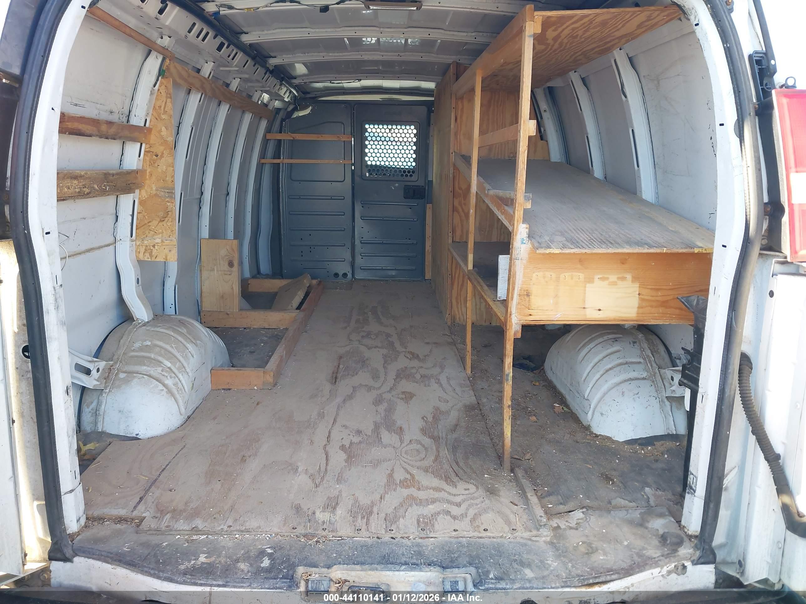 GMC SAVANA image 8