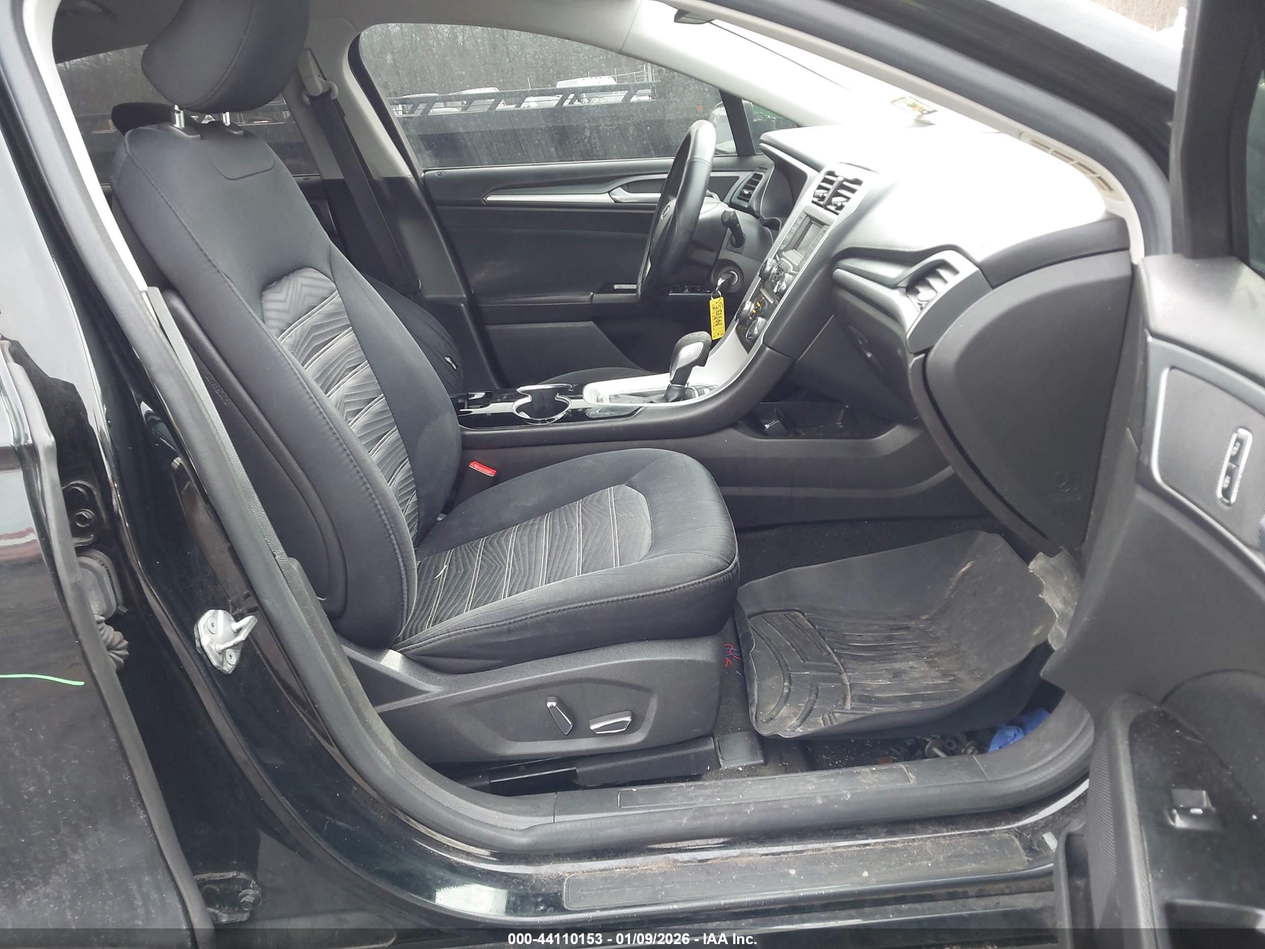 FORD FUSION image 5