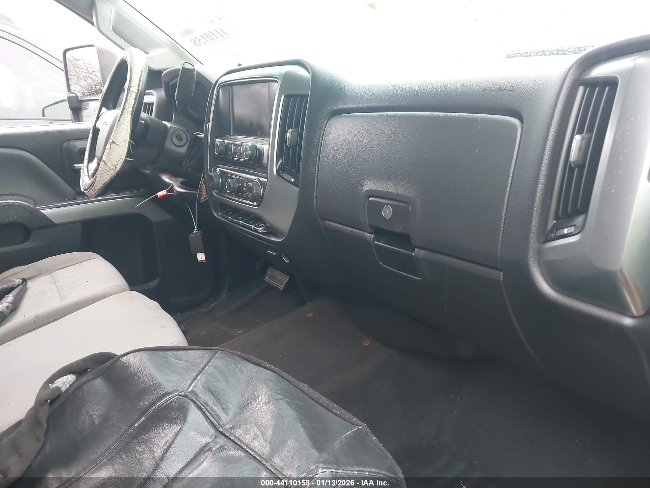 CHEVROLET SILVERADO image 5