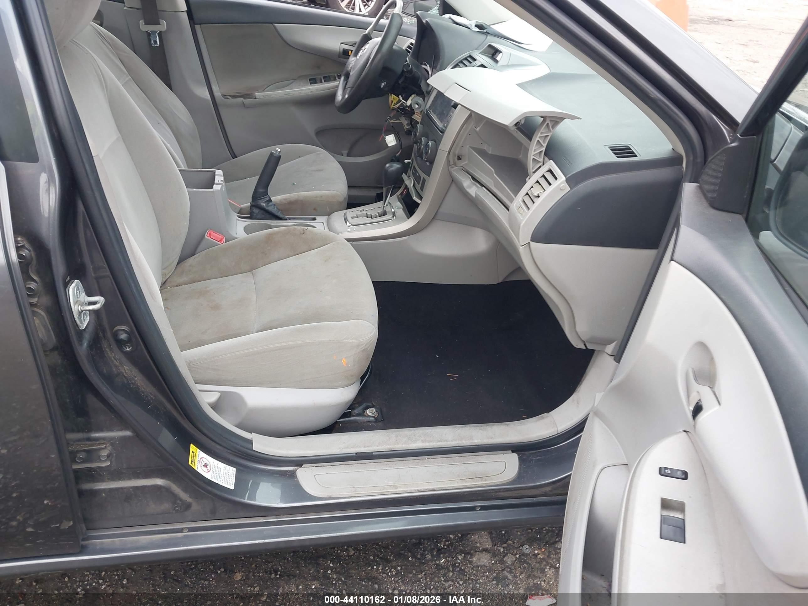 TOYOTA COROLLA image 5