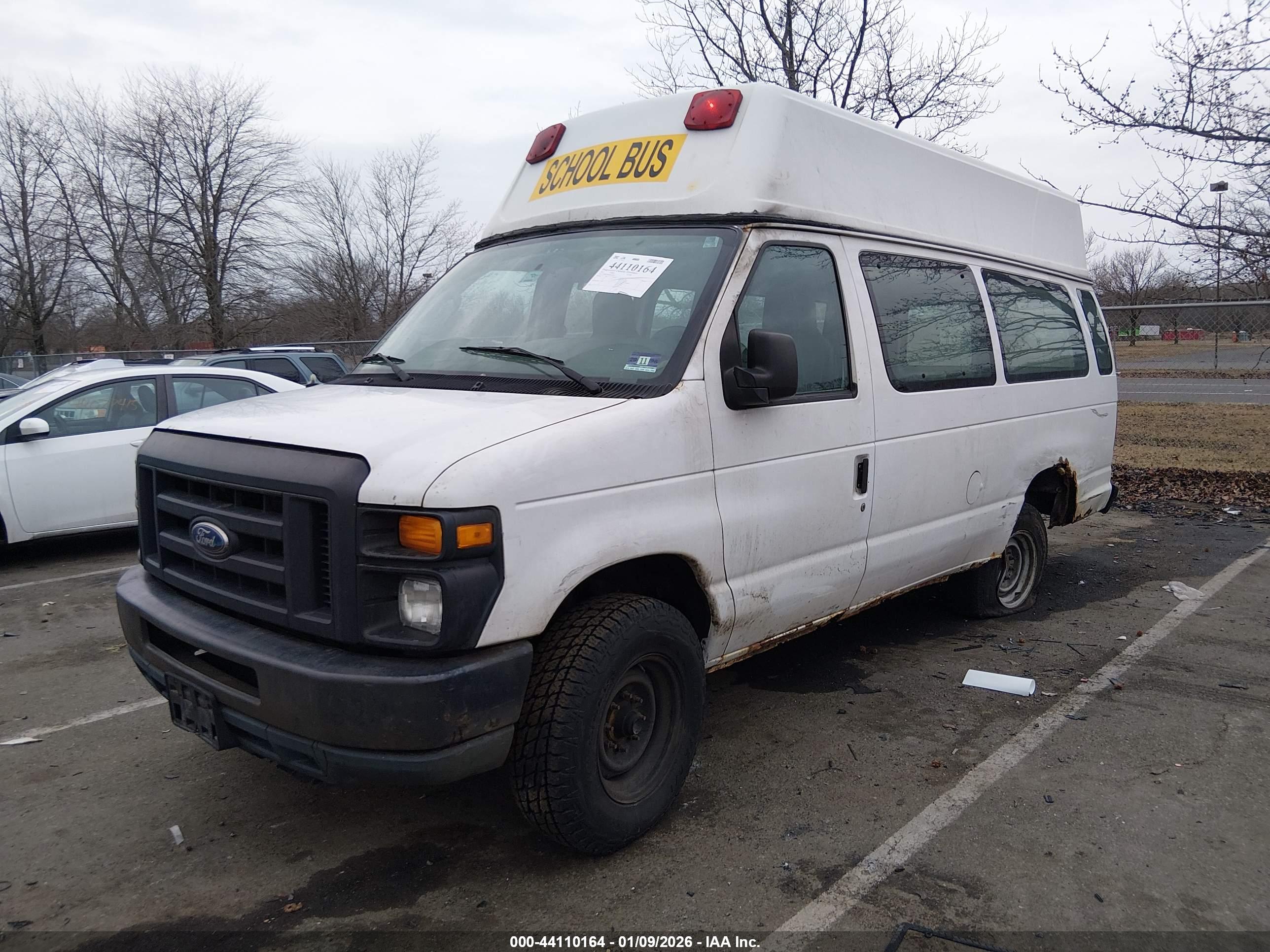 FORD E-150 image 2